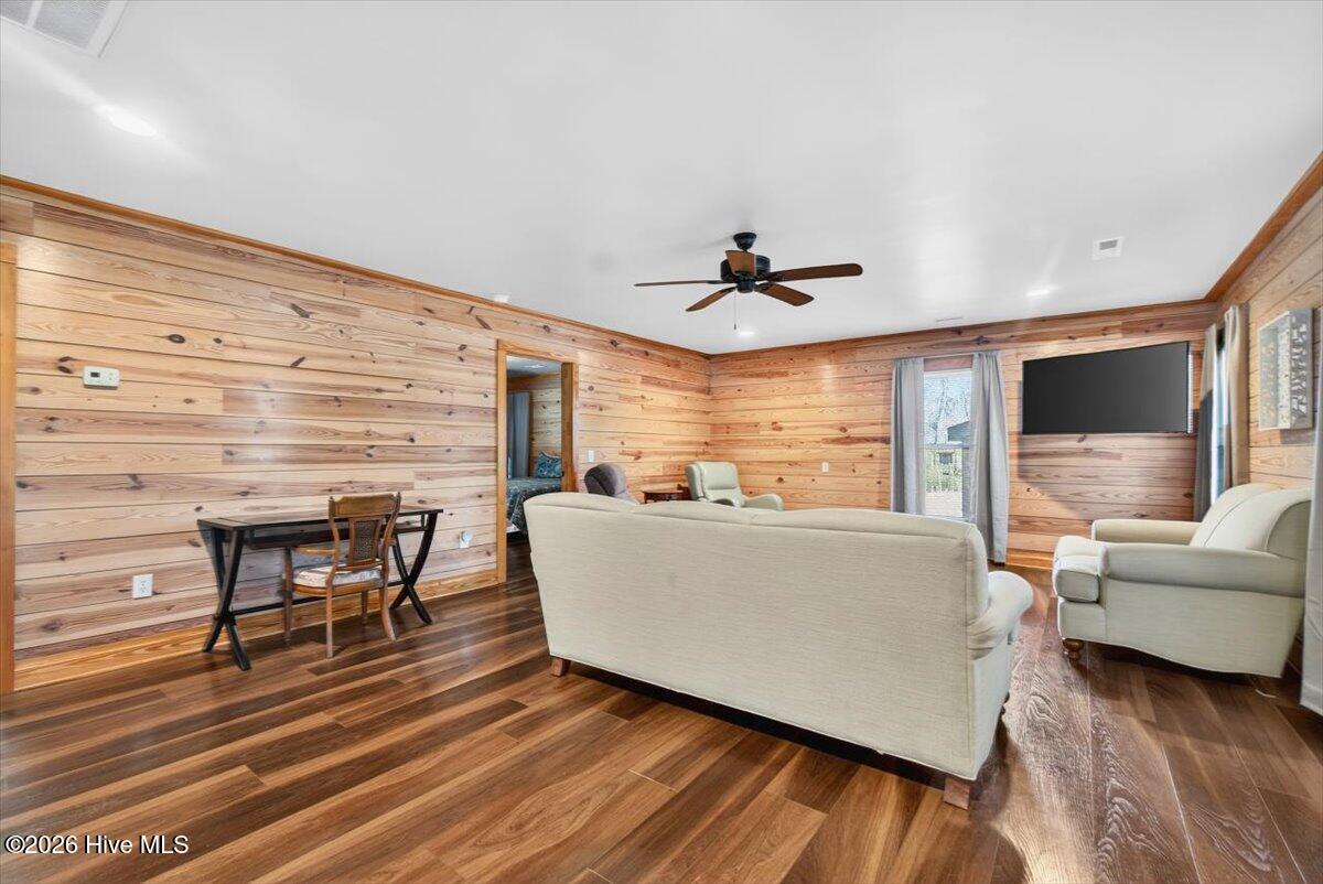 100551580 | Photo 19