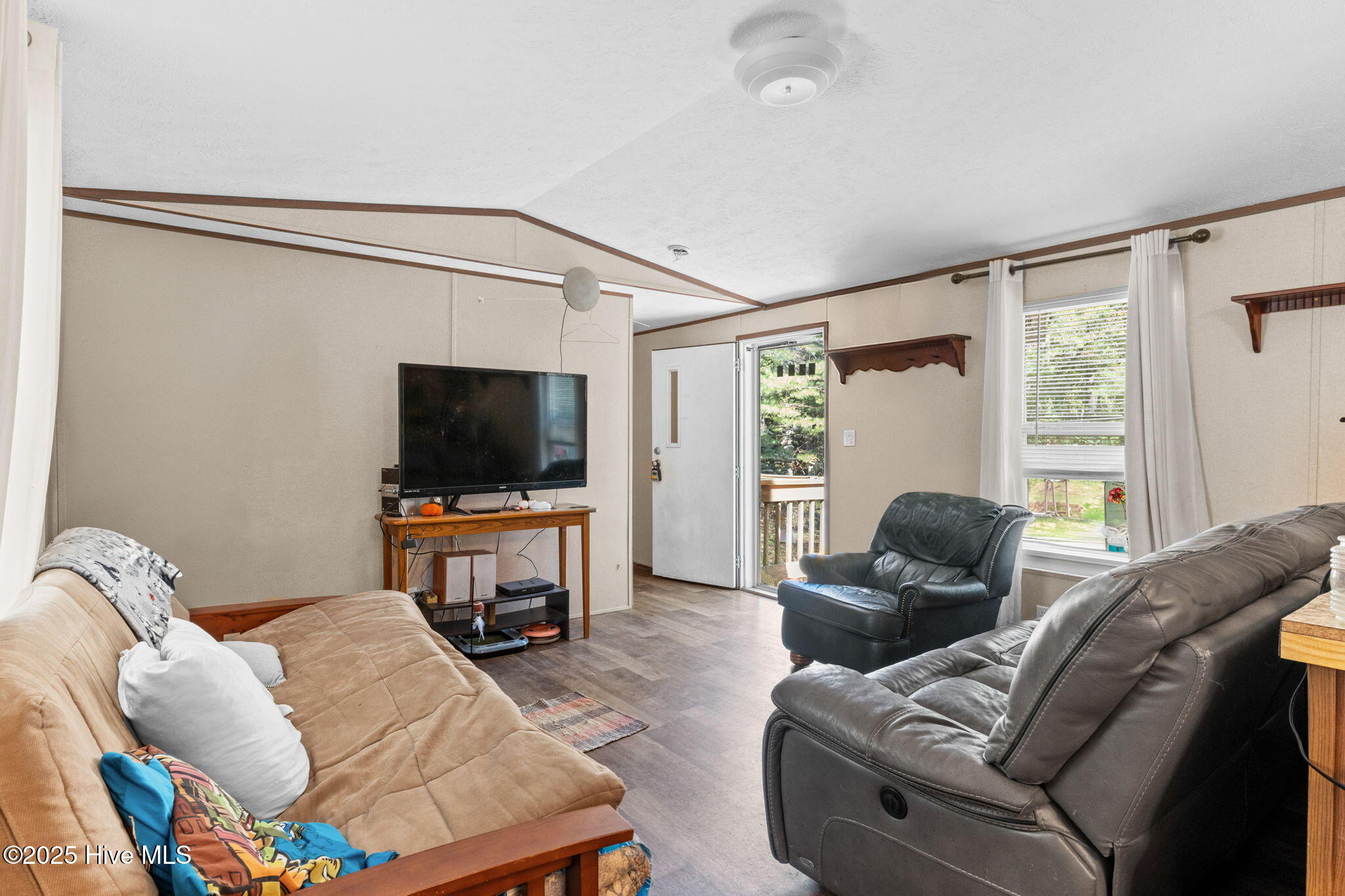 100537809 | Photo 26