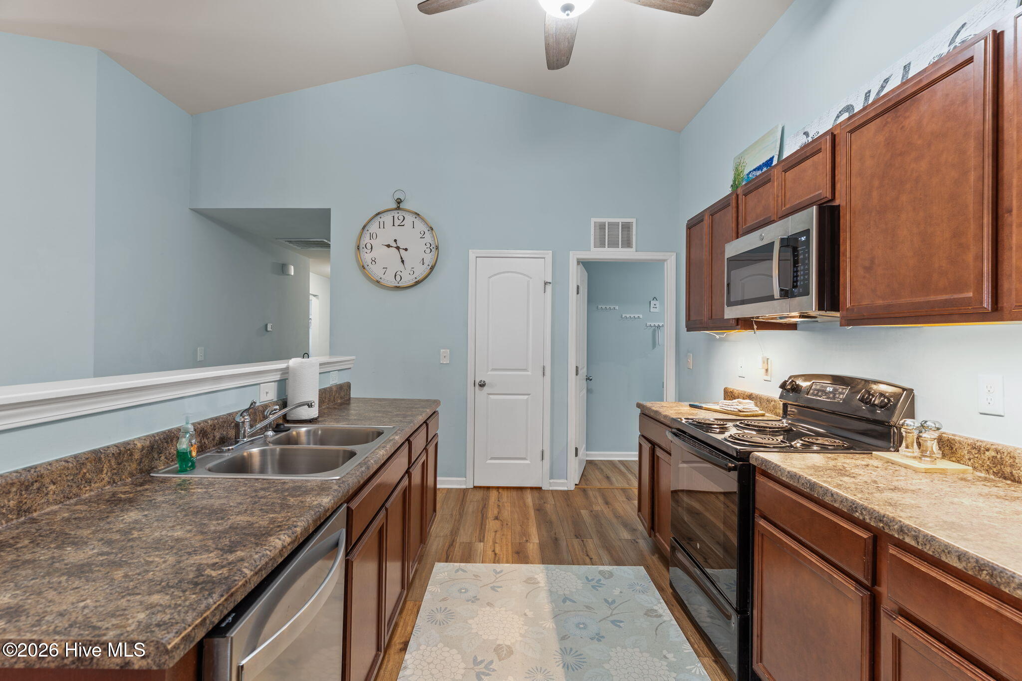 100564480 | Photo 19