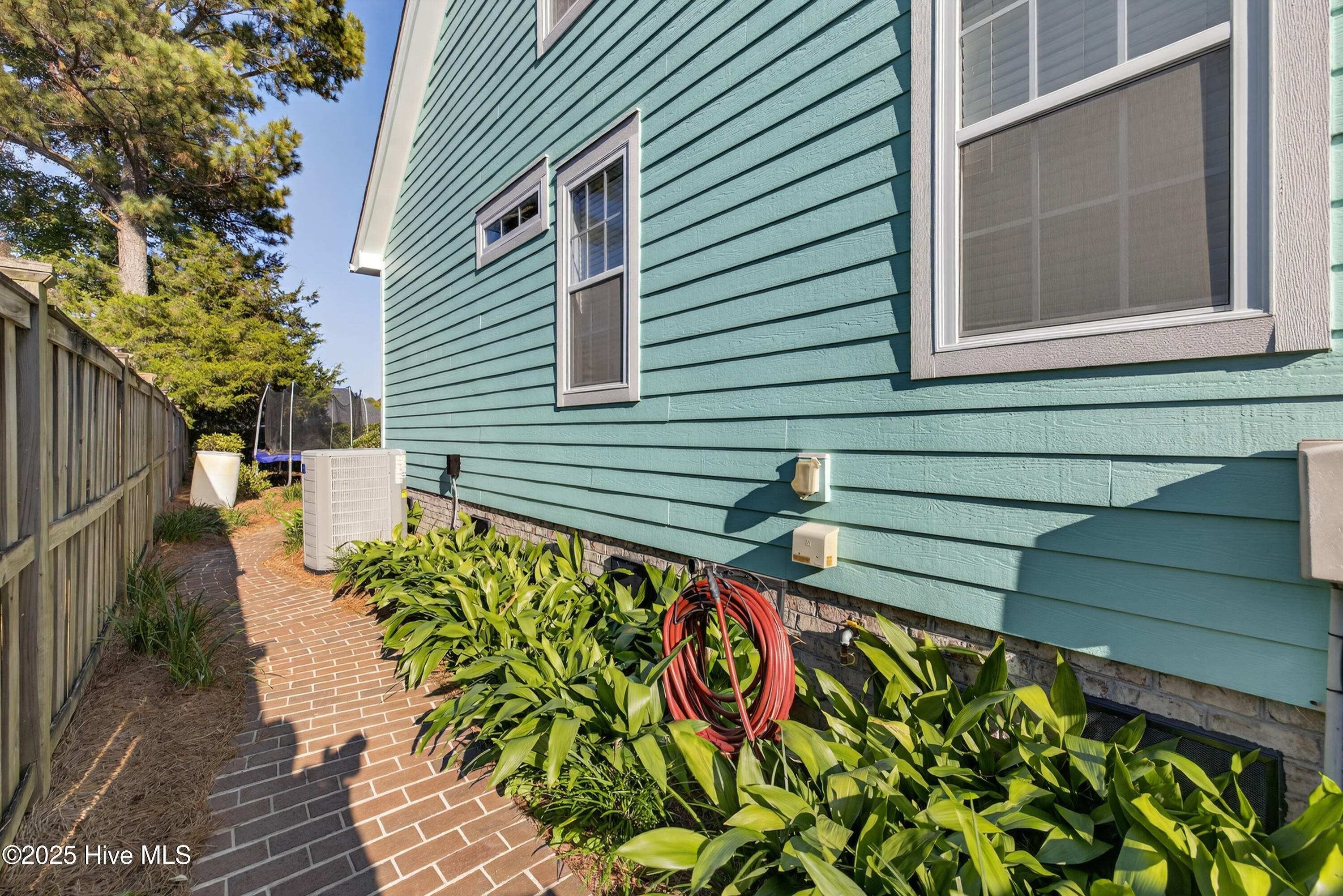 100540017 | Photo 12