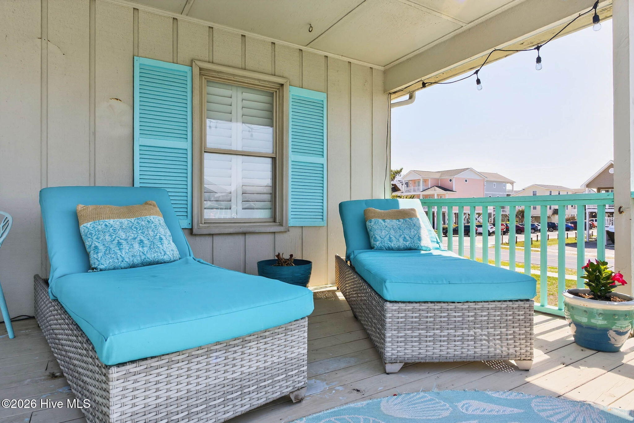 100560739 | Photo 32