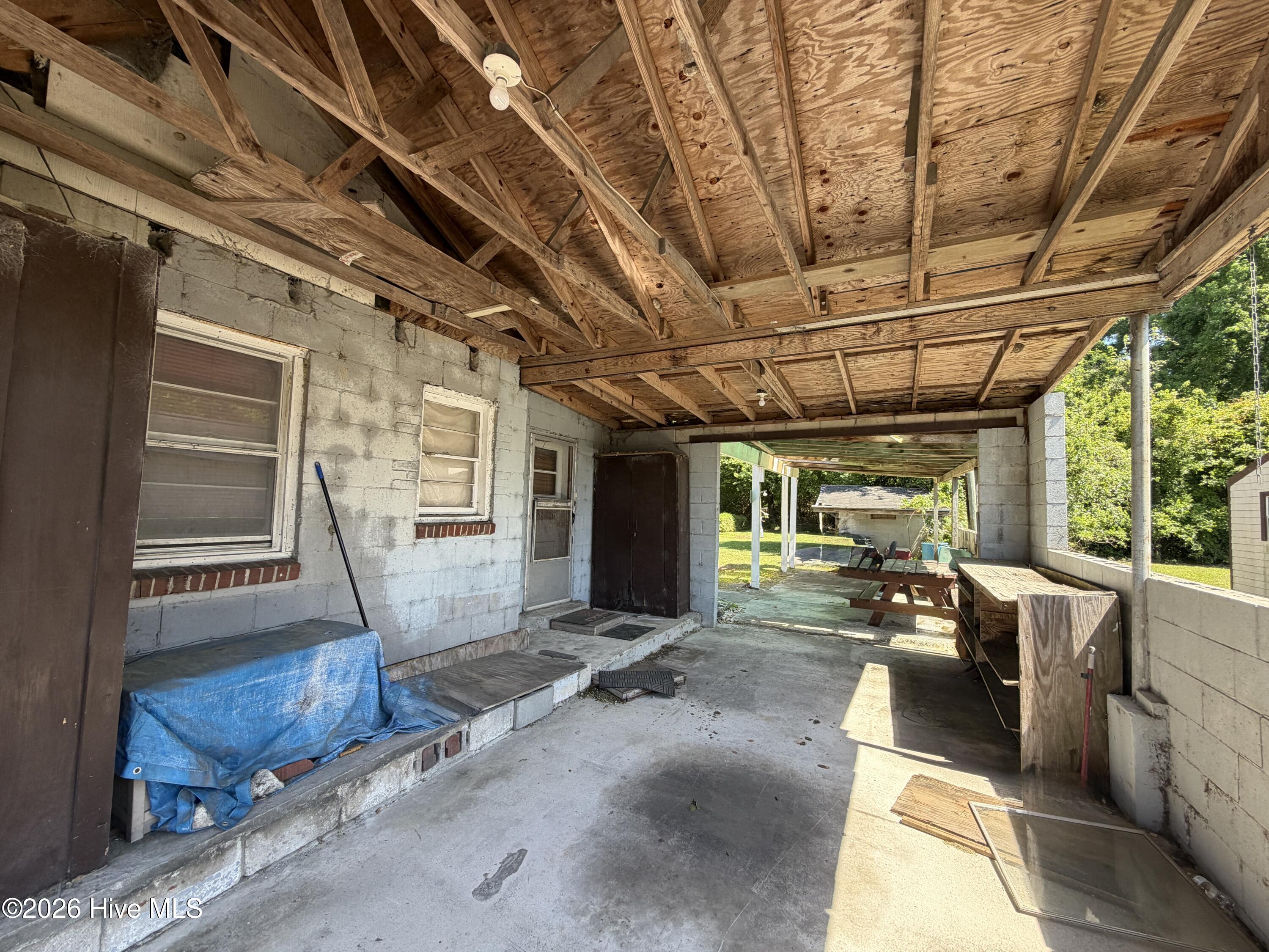 100568518 | Photo 18