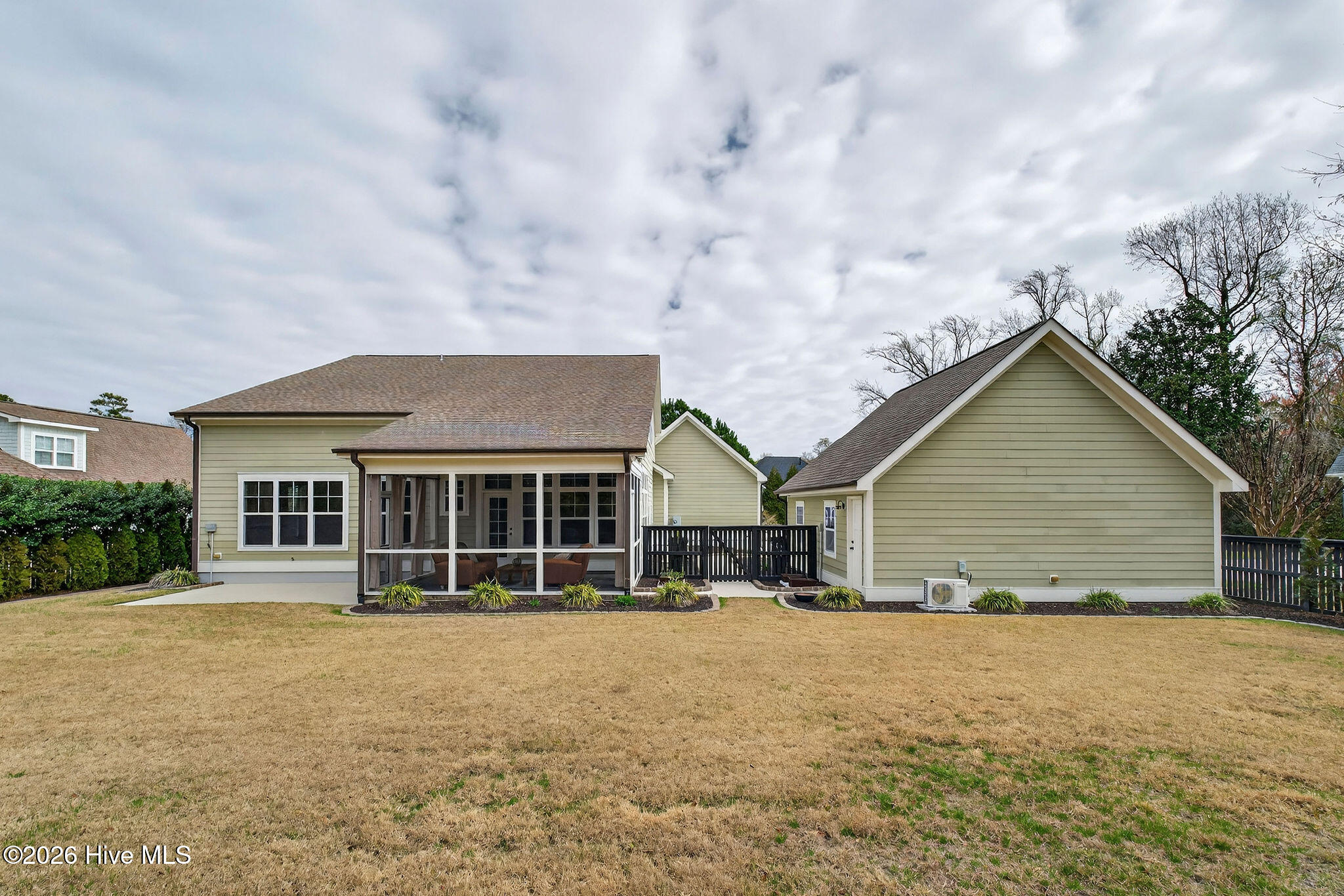 100561102 | Photo 56