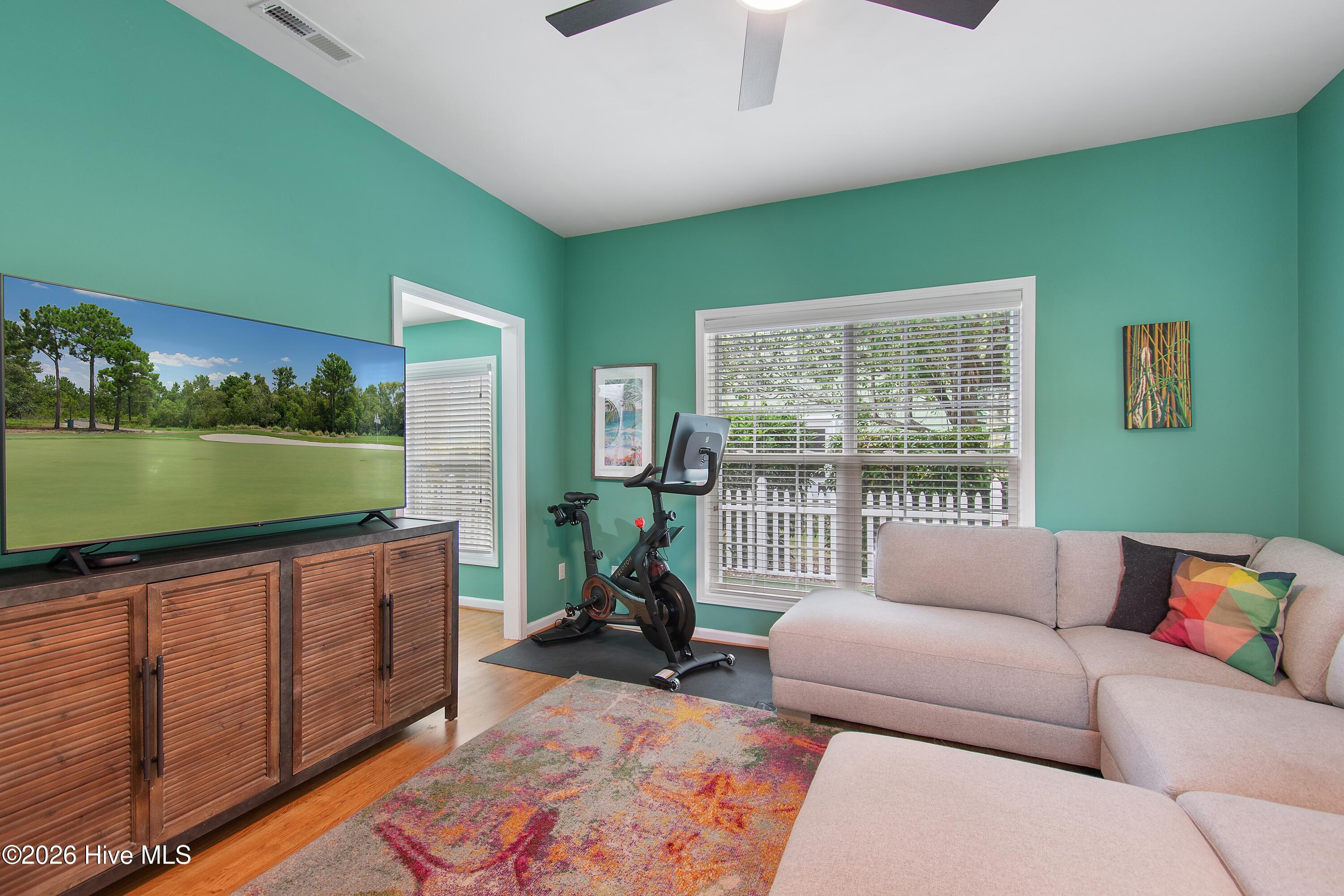 100570489 | Photo 12