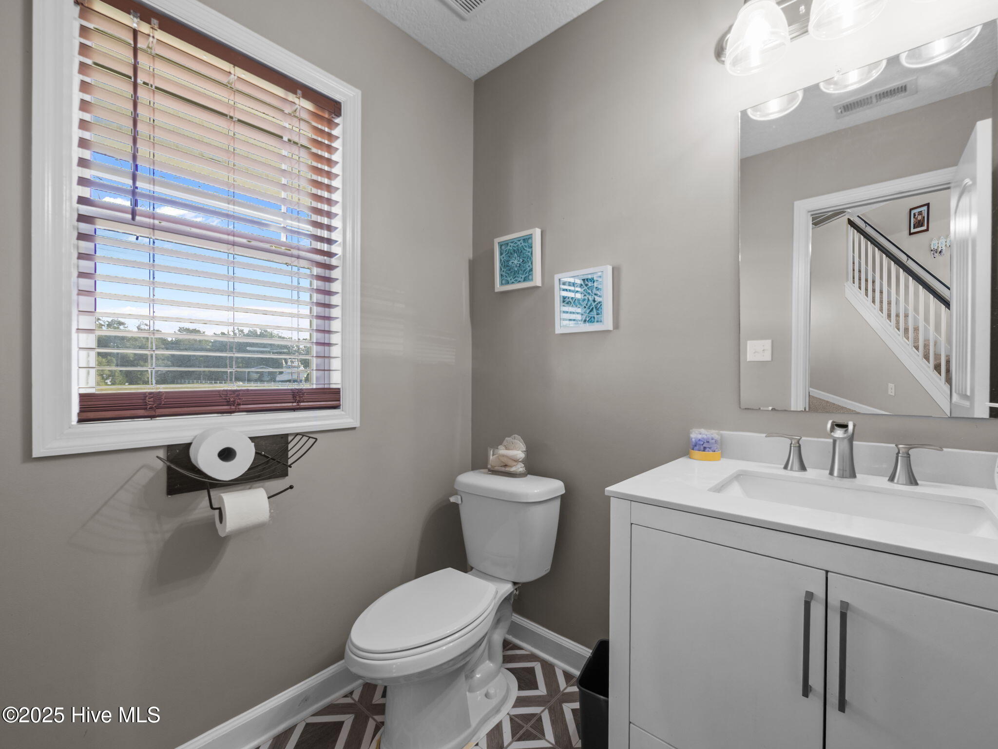 100534752 | Photo 18