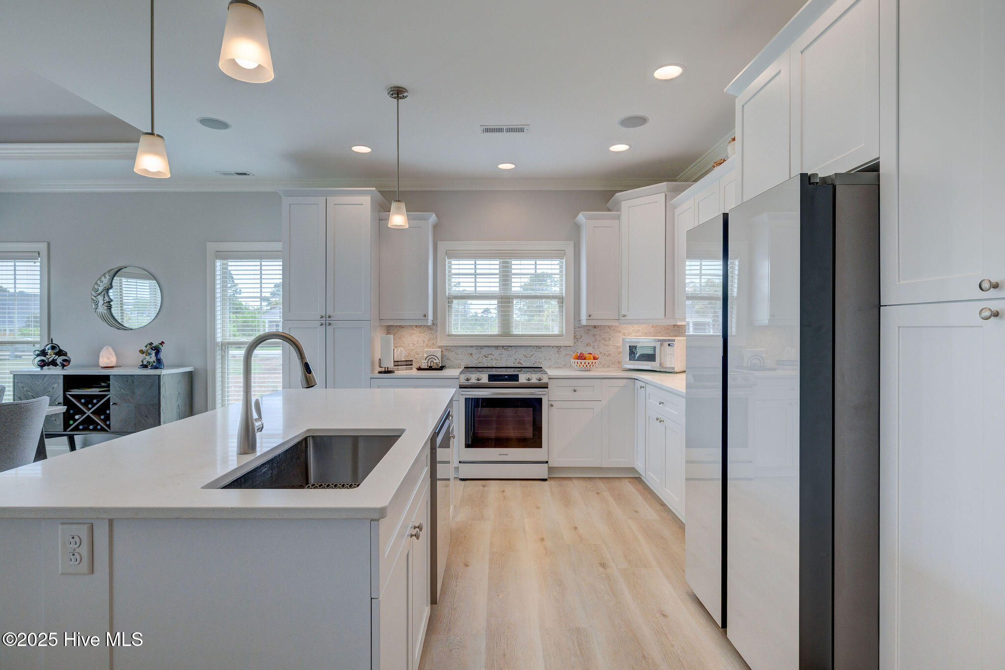 100549436 | Photo 19