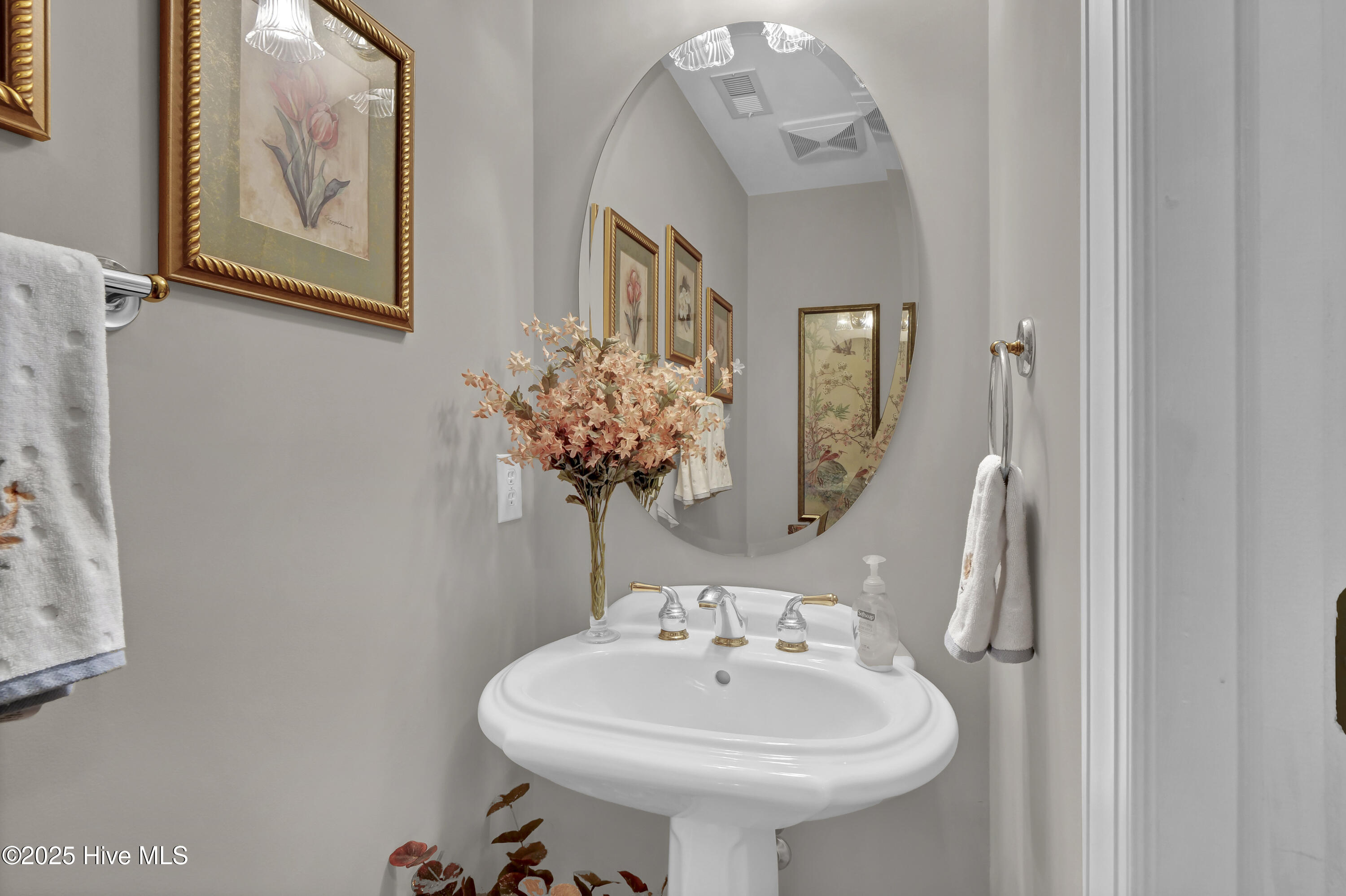 100533946 | Photo 41