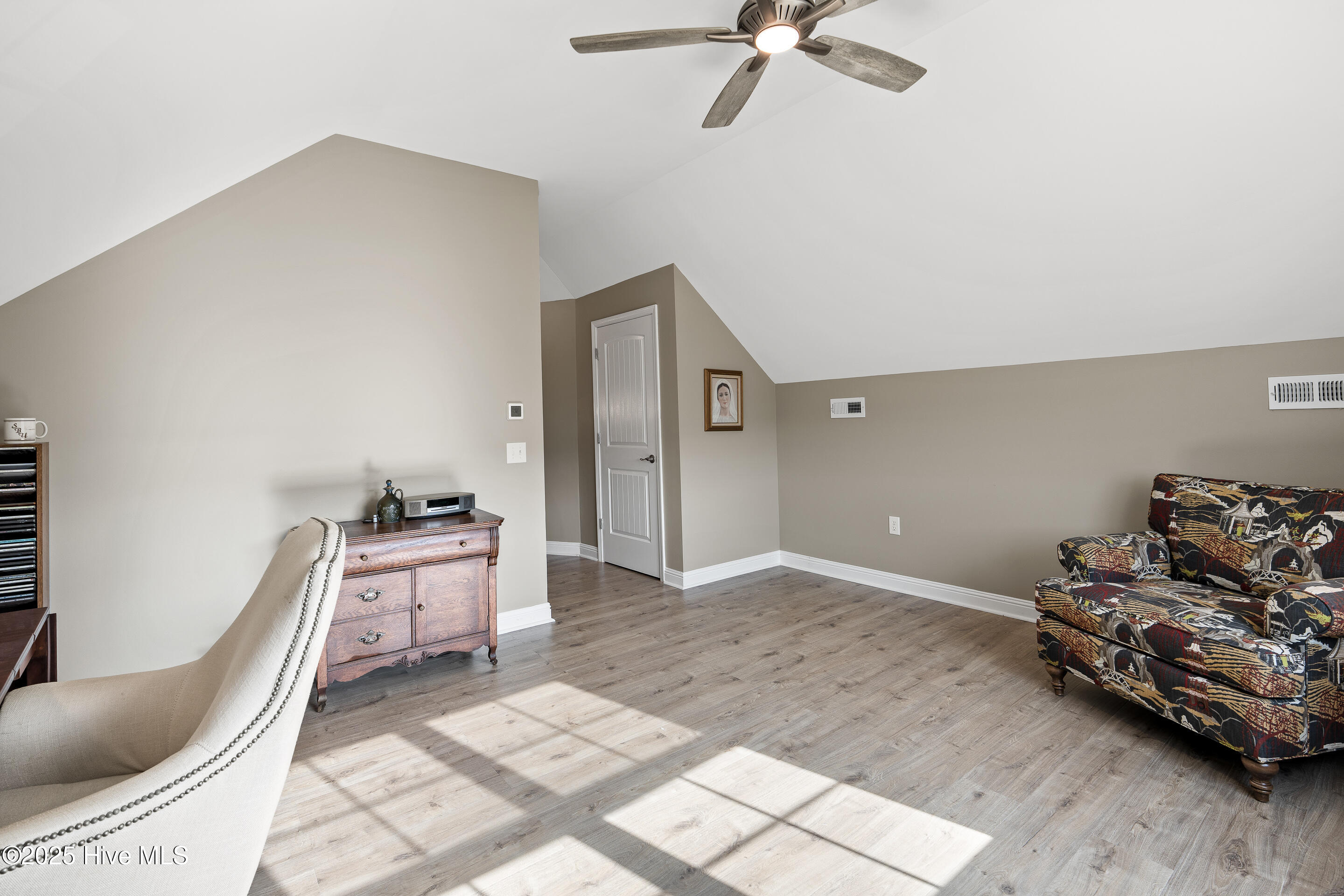 100543771 | Photo 41