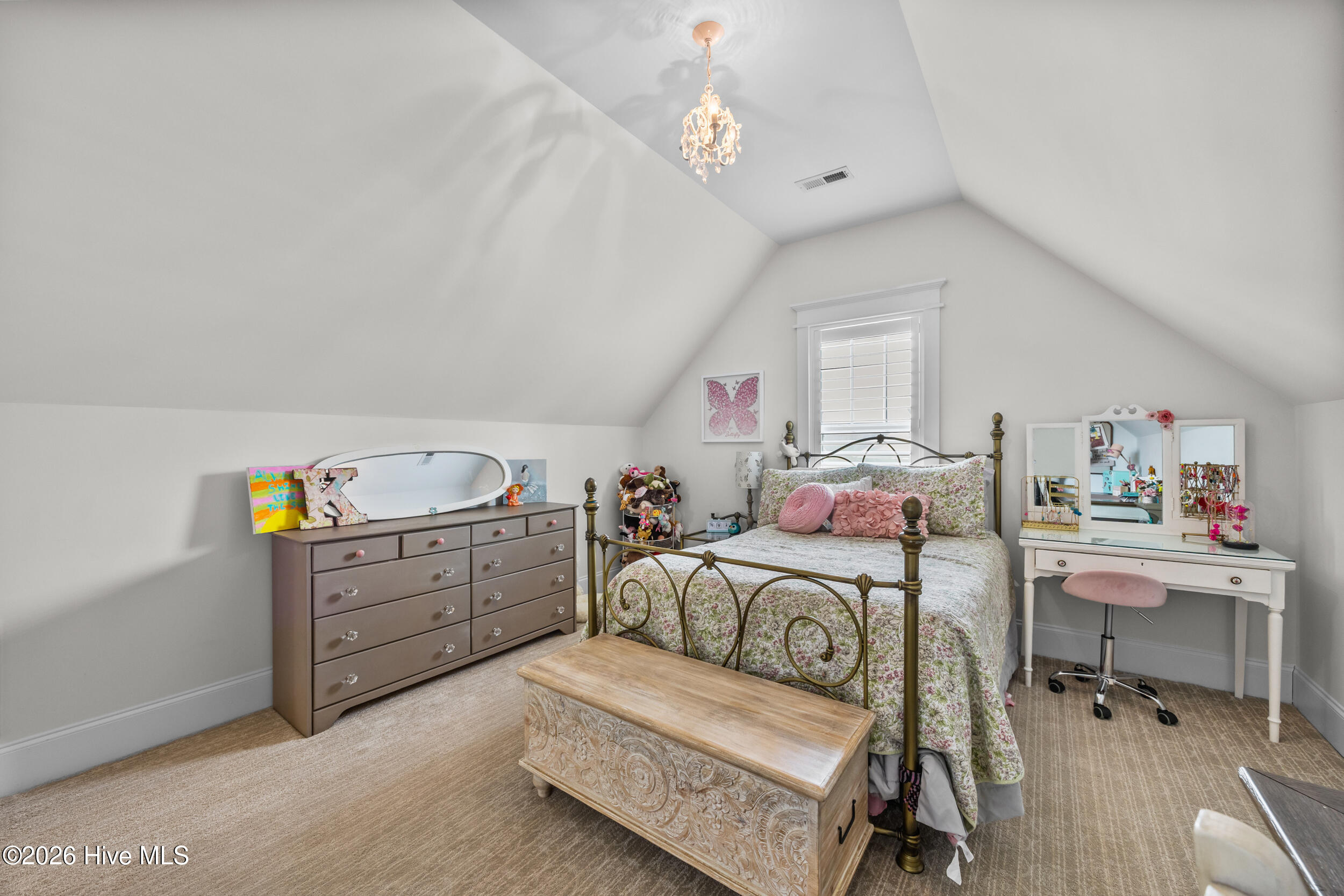 100562182 | Photo 51