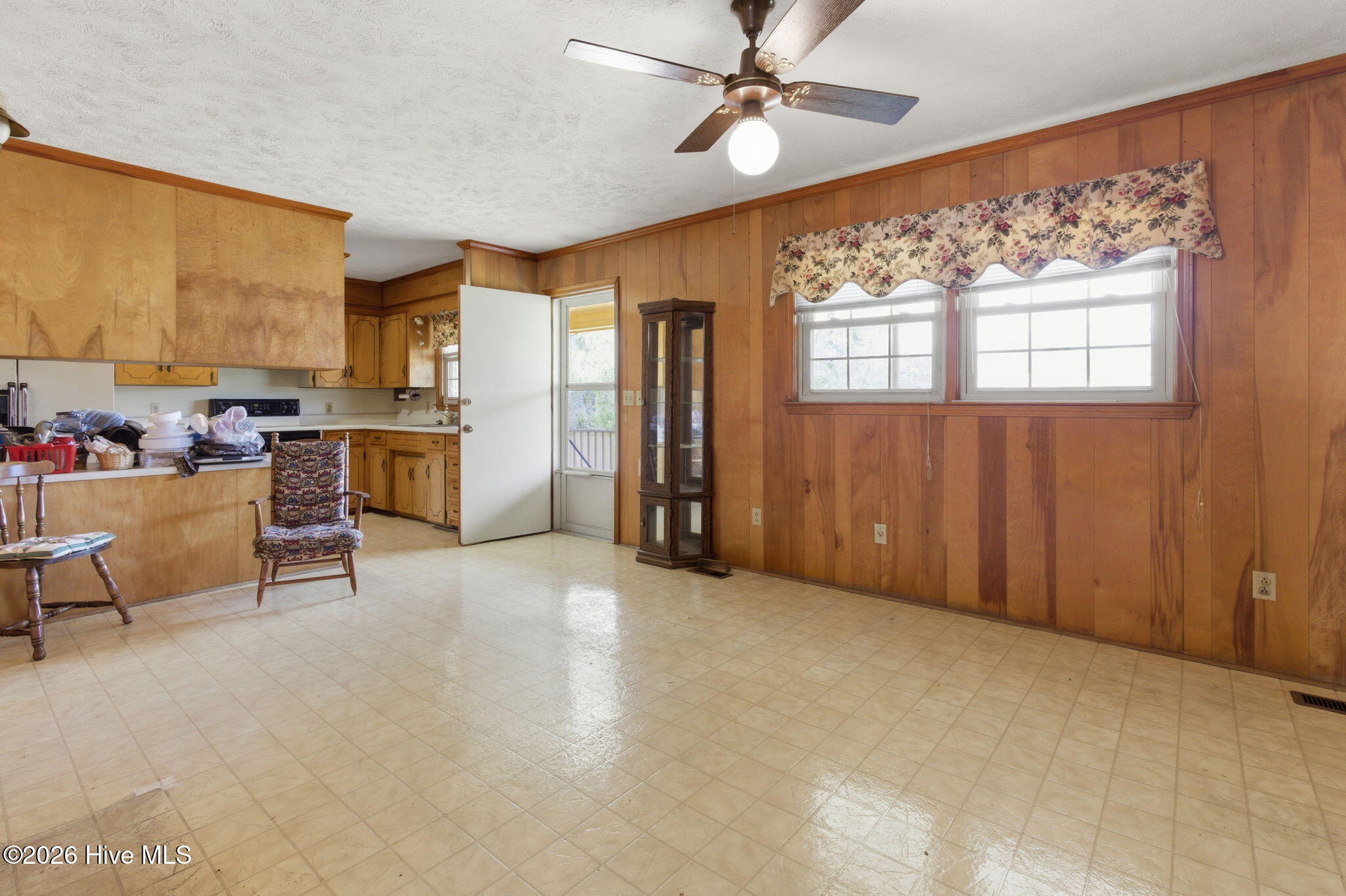 100564416 | Photo 13