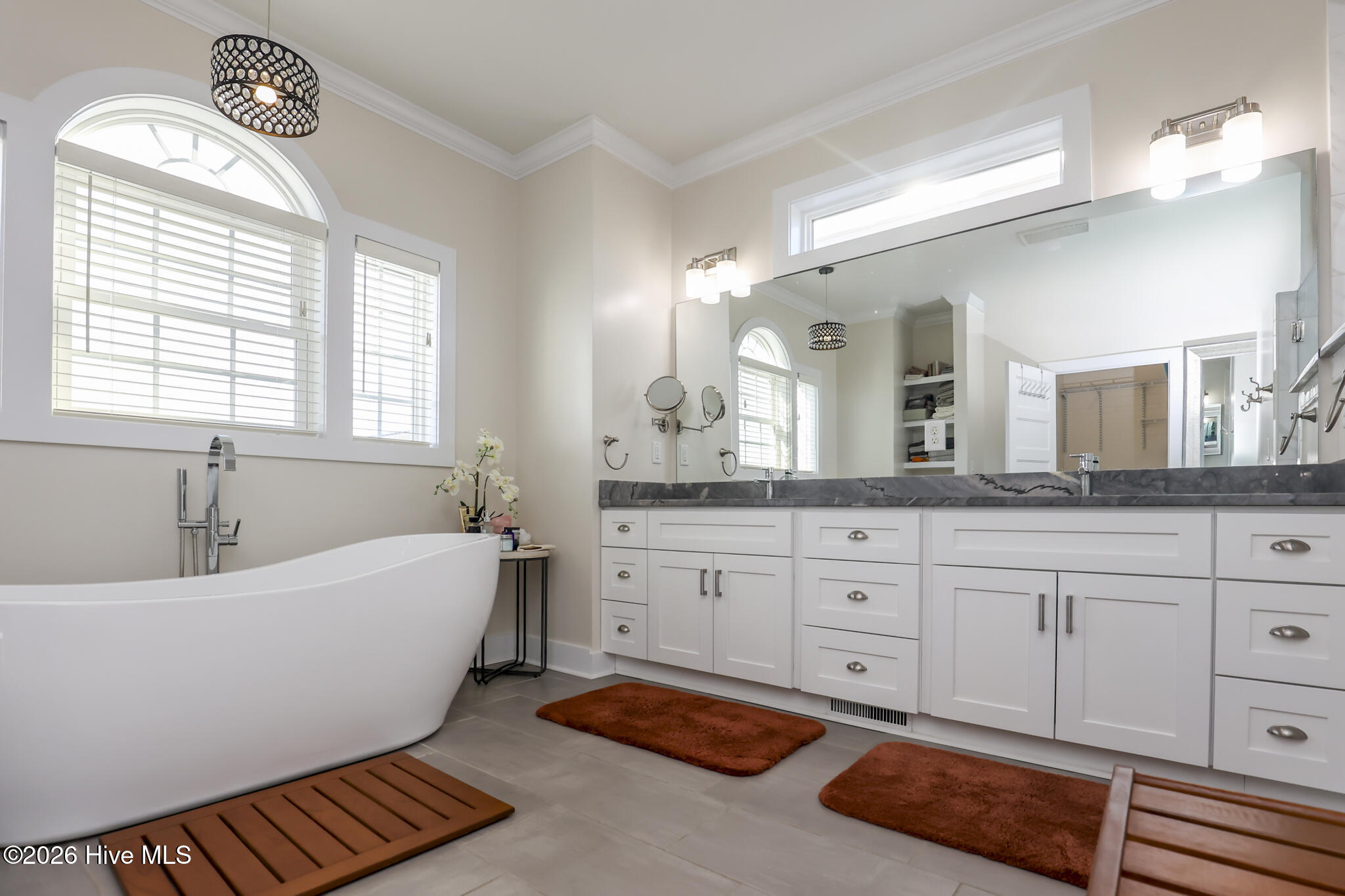 100564297 | Photo 24