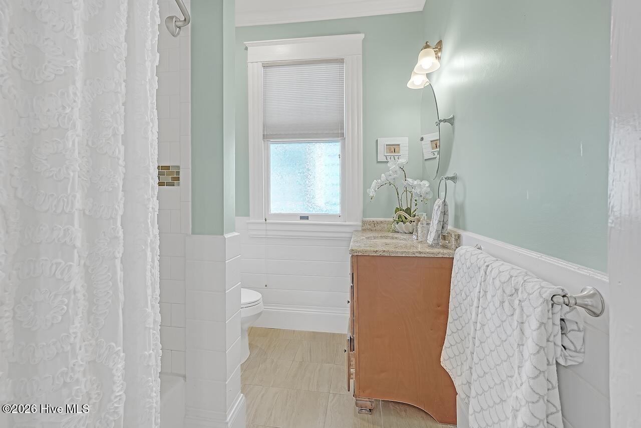 100560028 | Photo 40