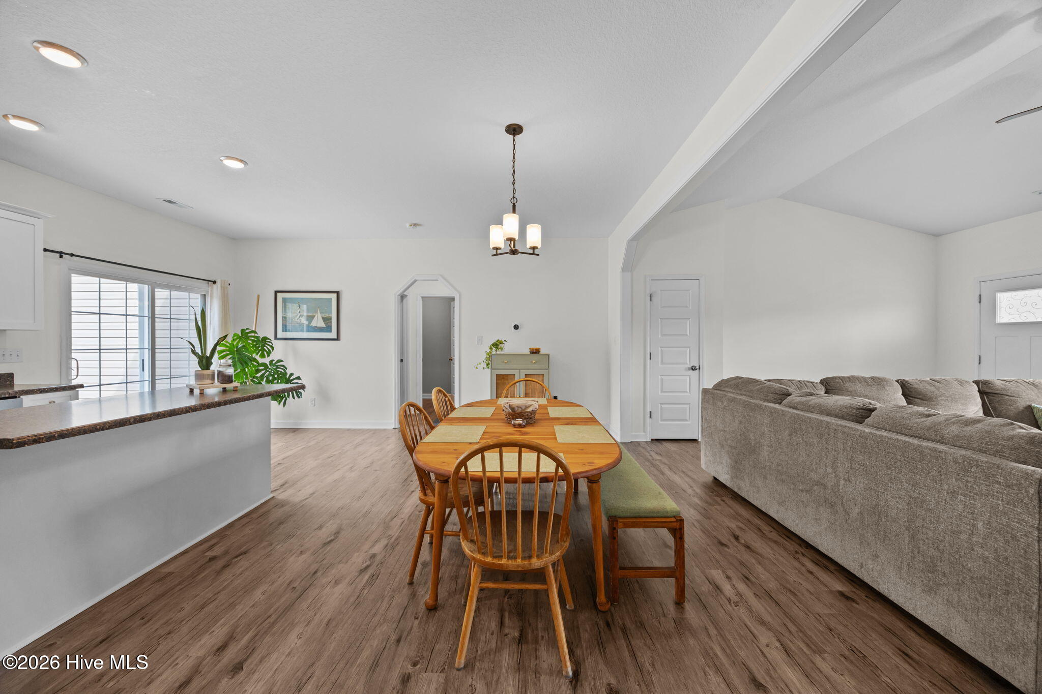 100557380 | Photo 14