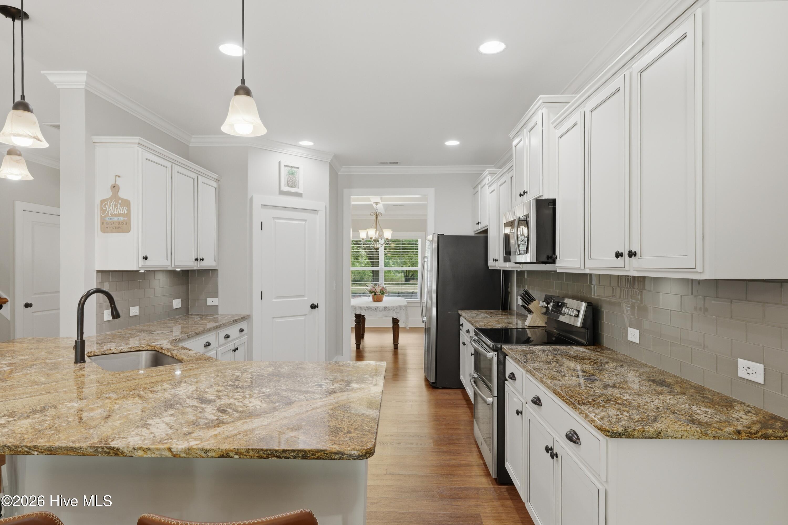 100569472 | Photo 21