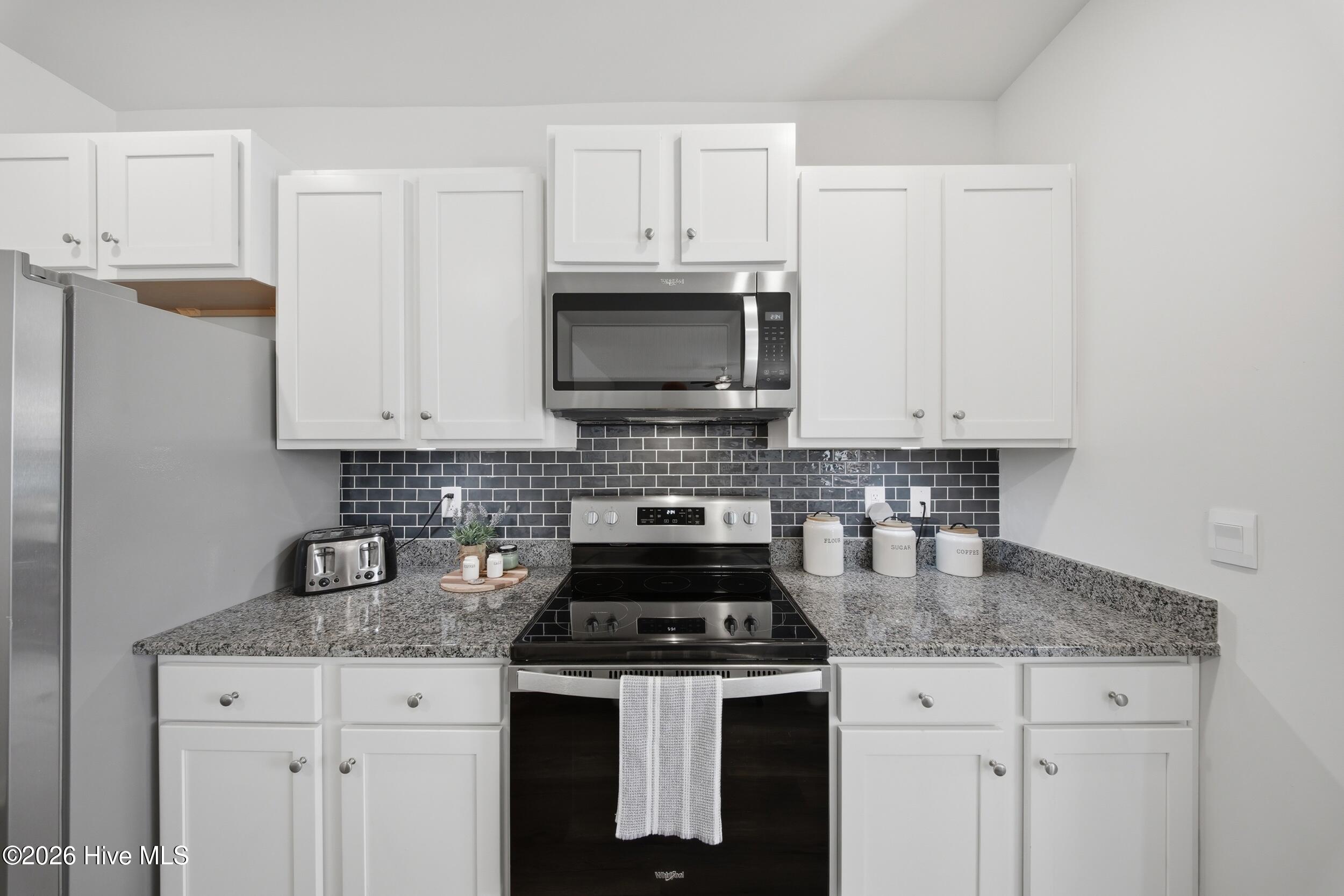 100565594 | Photo 25