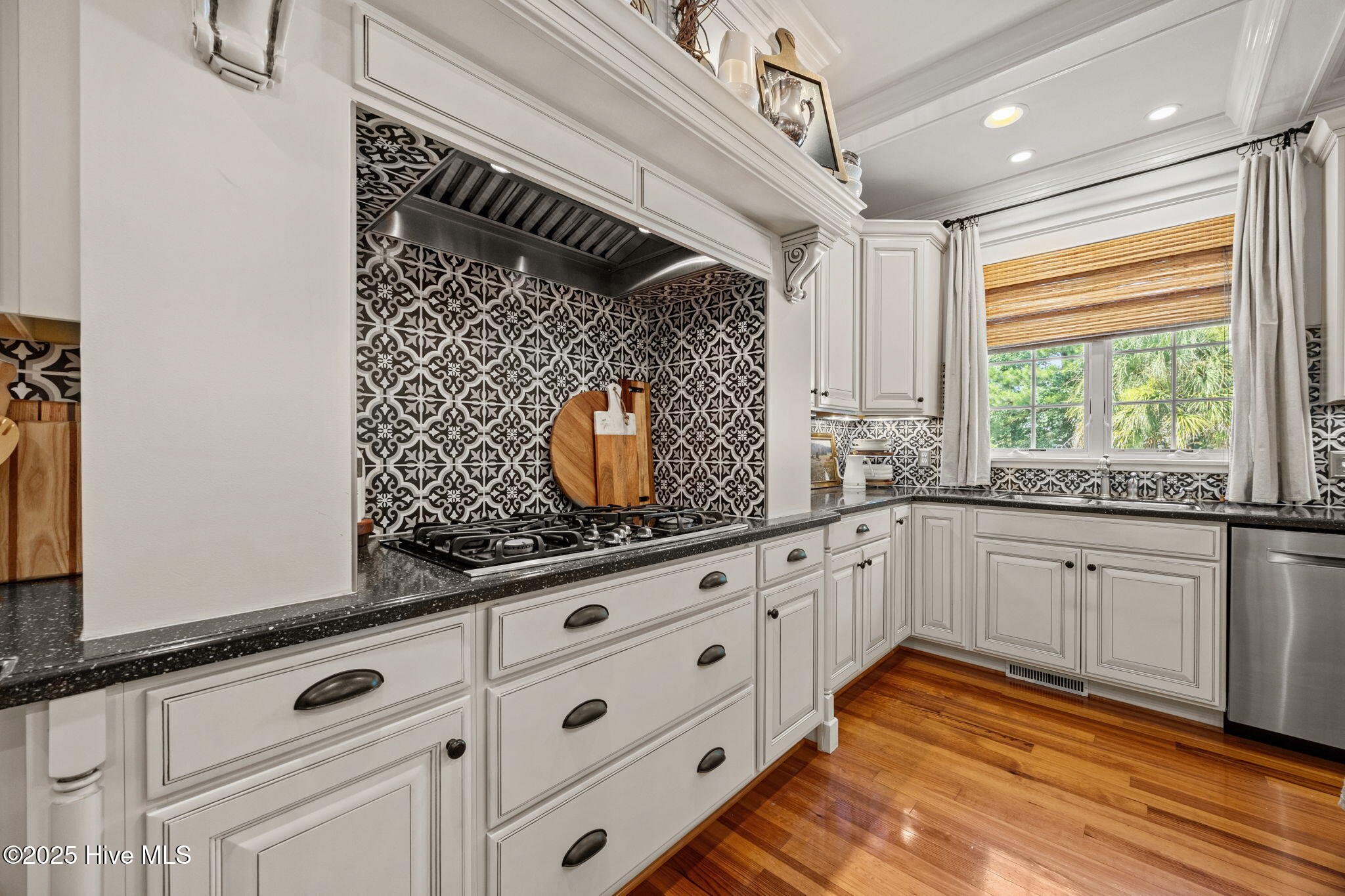 100518834 | Photo 20