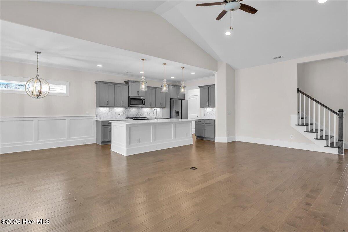 100548797 | Photo 33