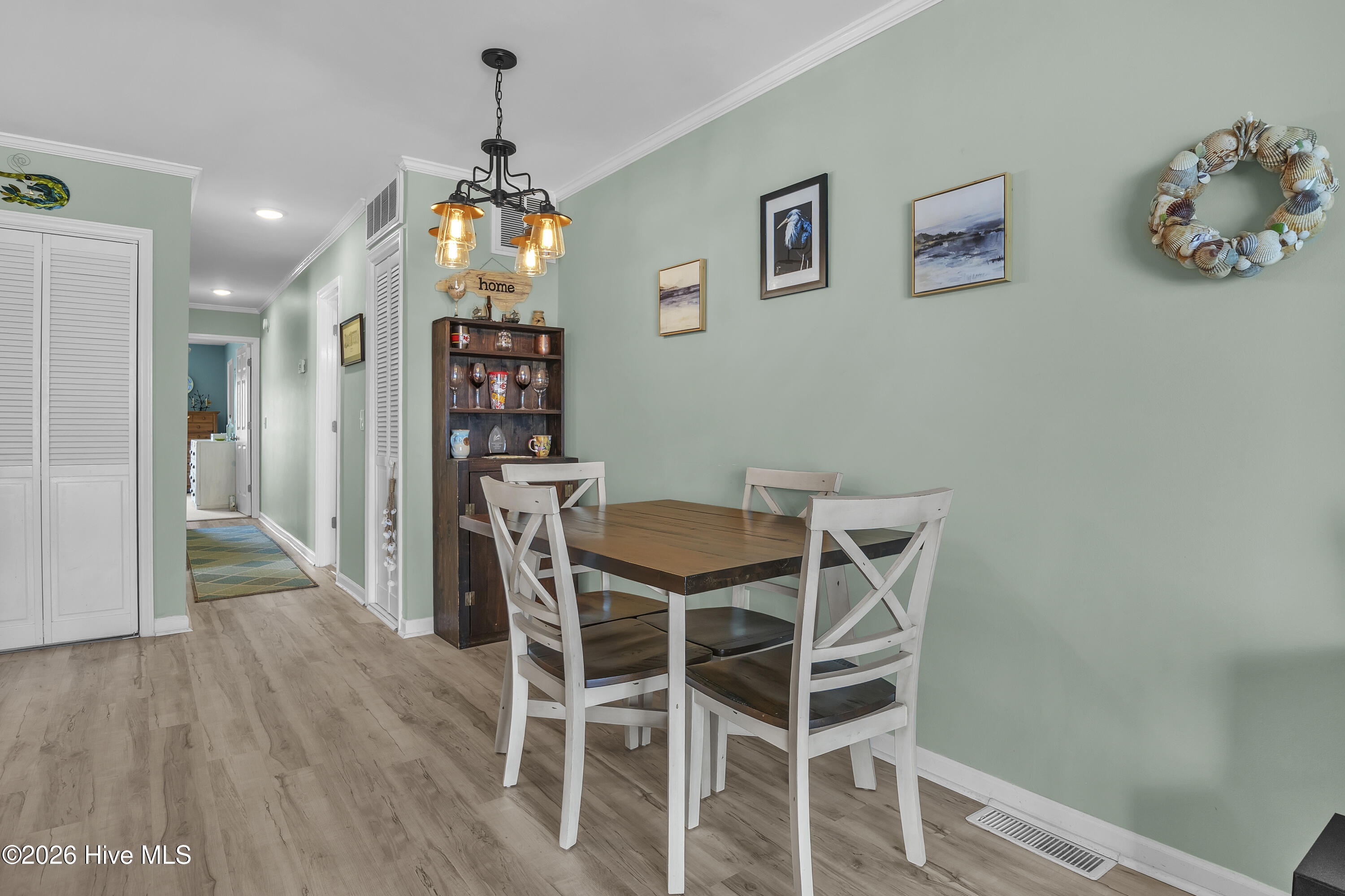 100569853 | Photo 11