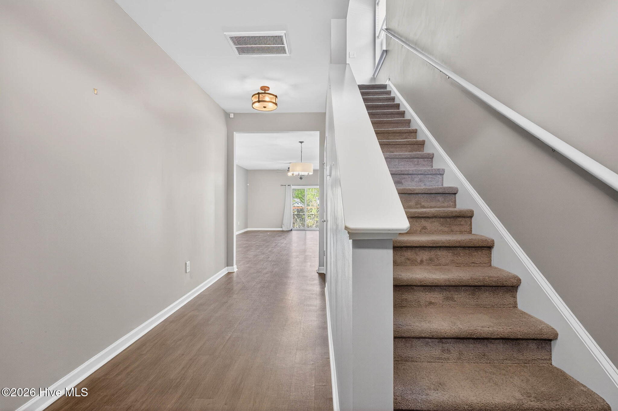 100564193 | Photo 12