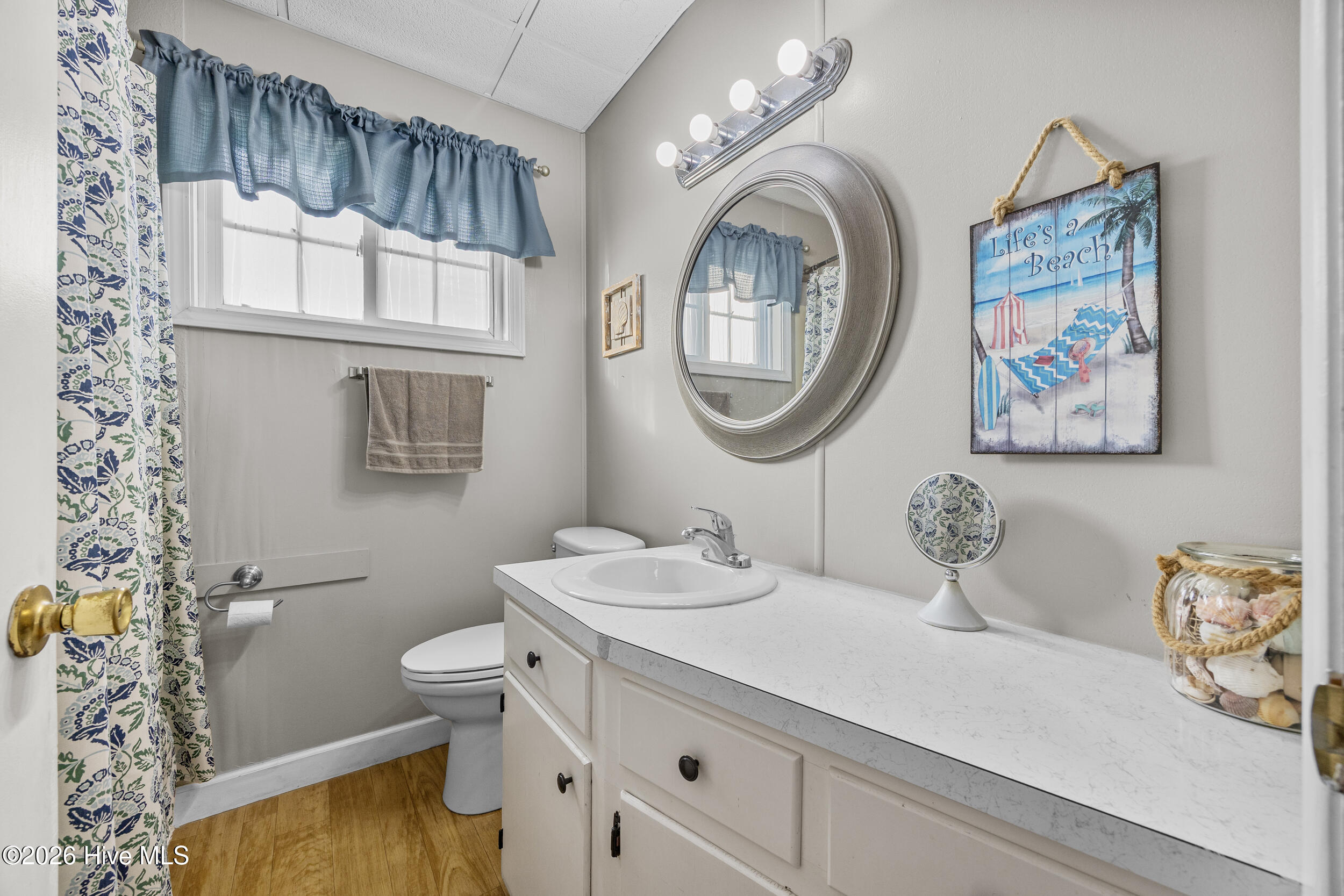 100548629 | Photo 12