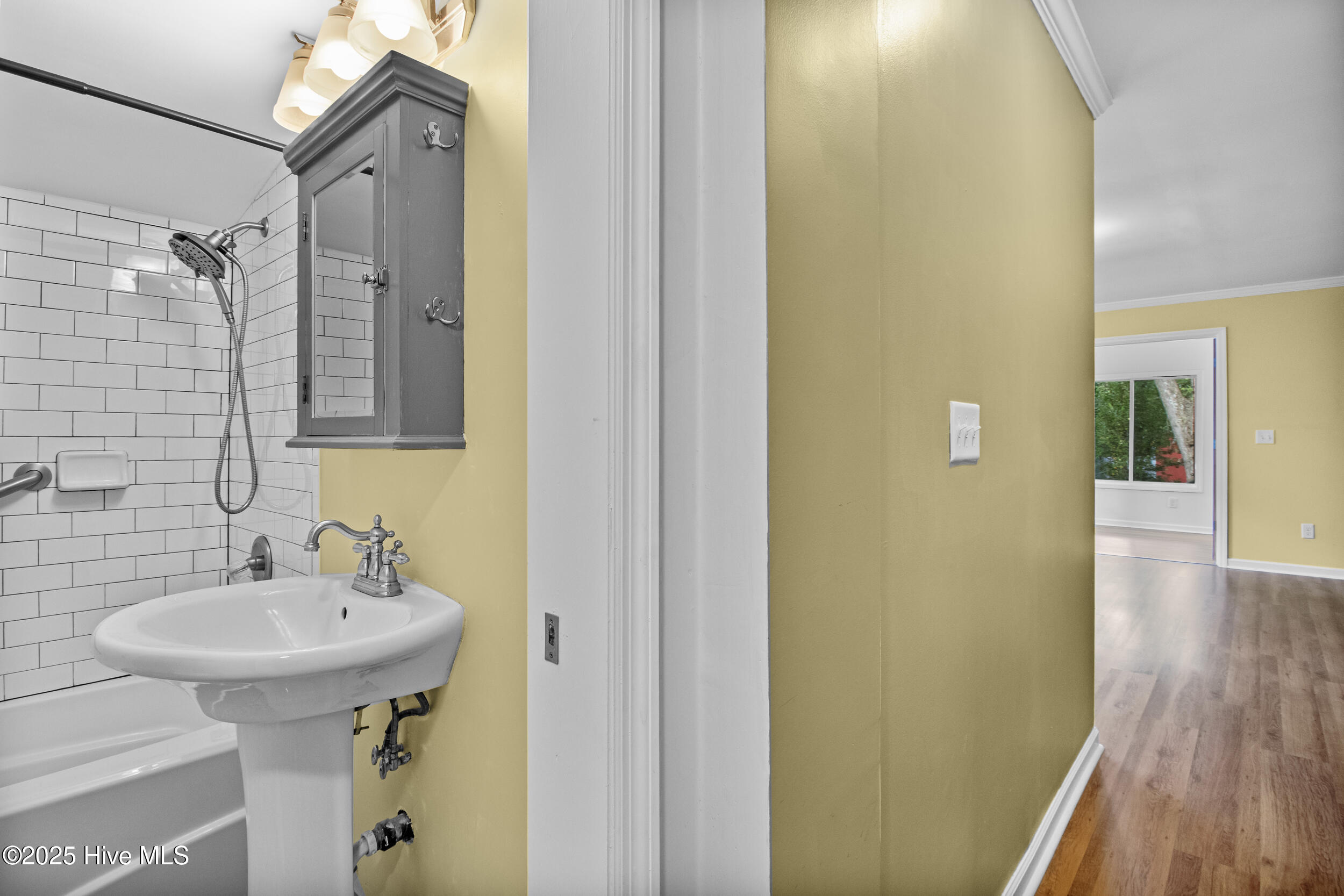 100528550 | Photo 36