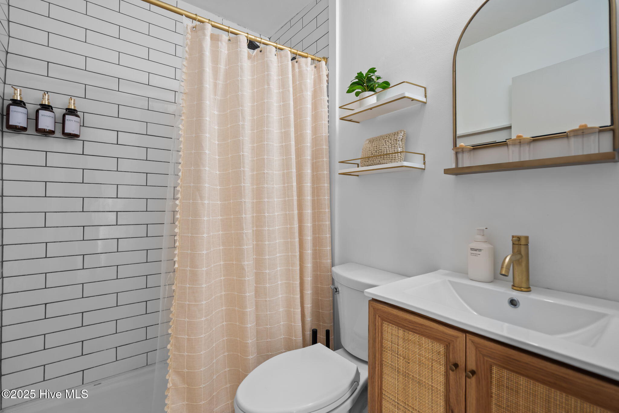 100534749 | Photo 45