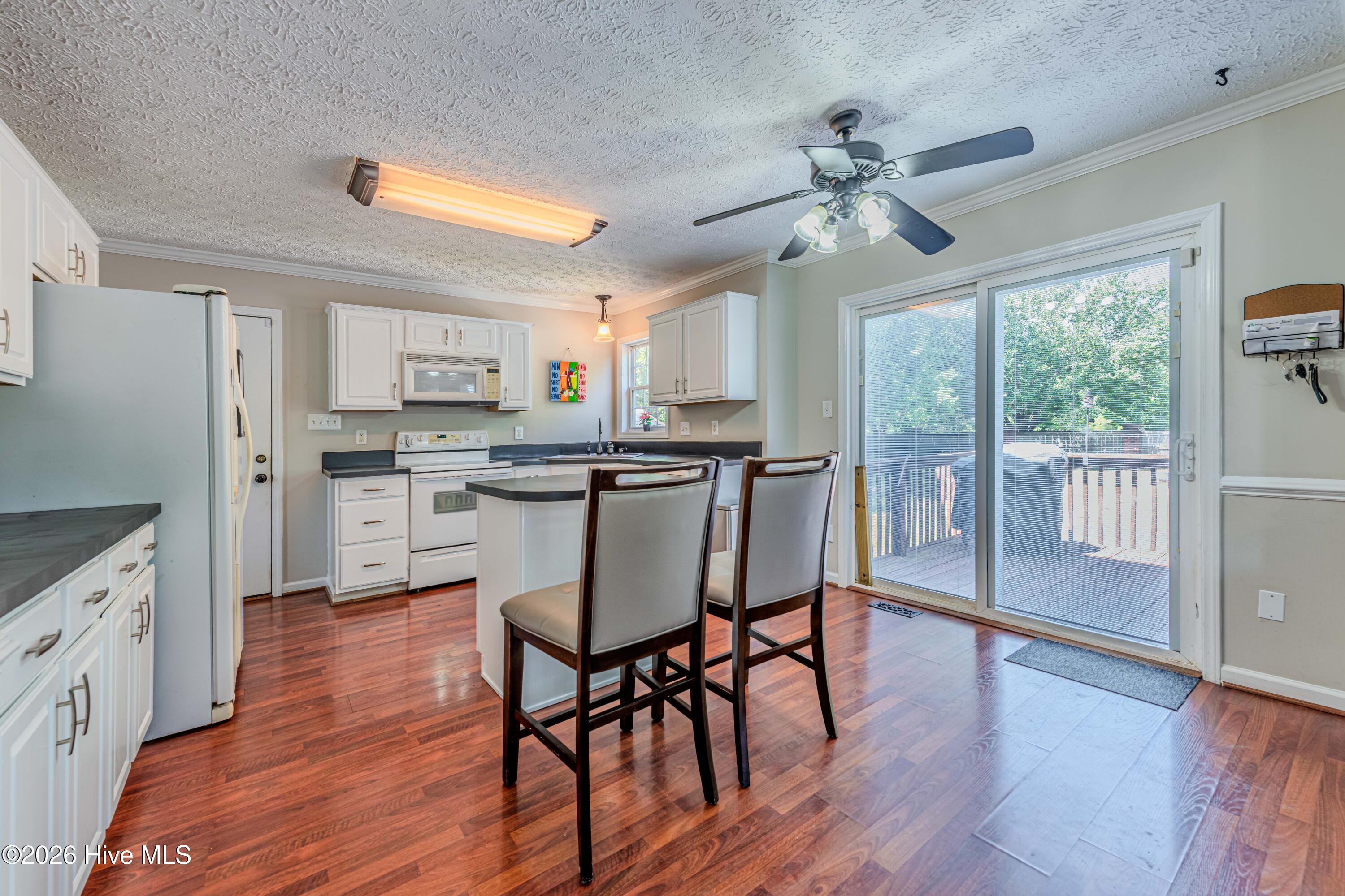 100569182 | Photo 23