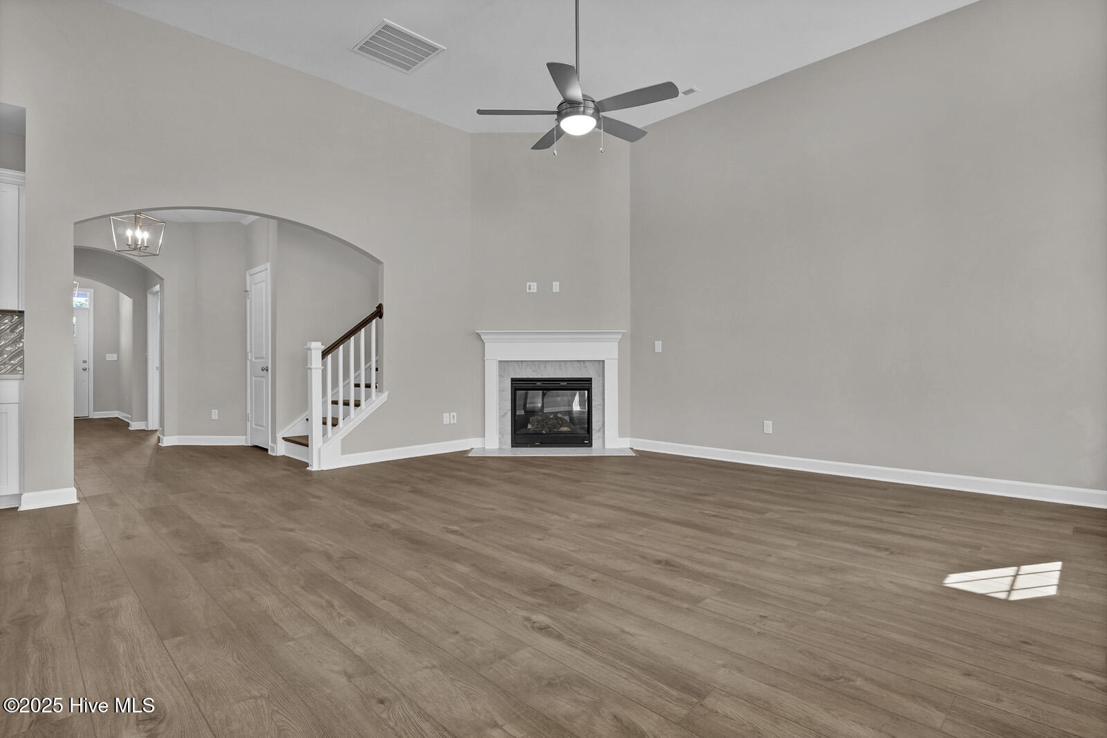 100527693 | Photo 12