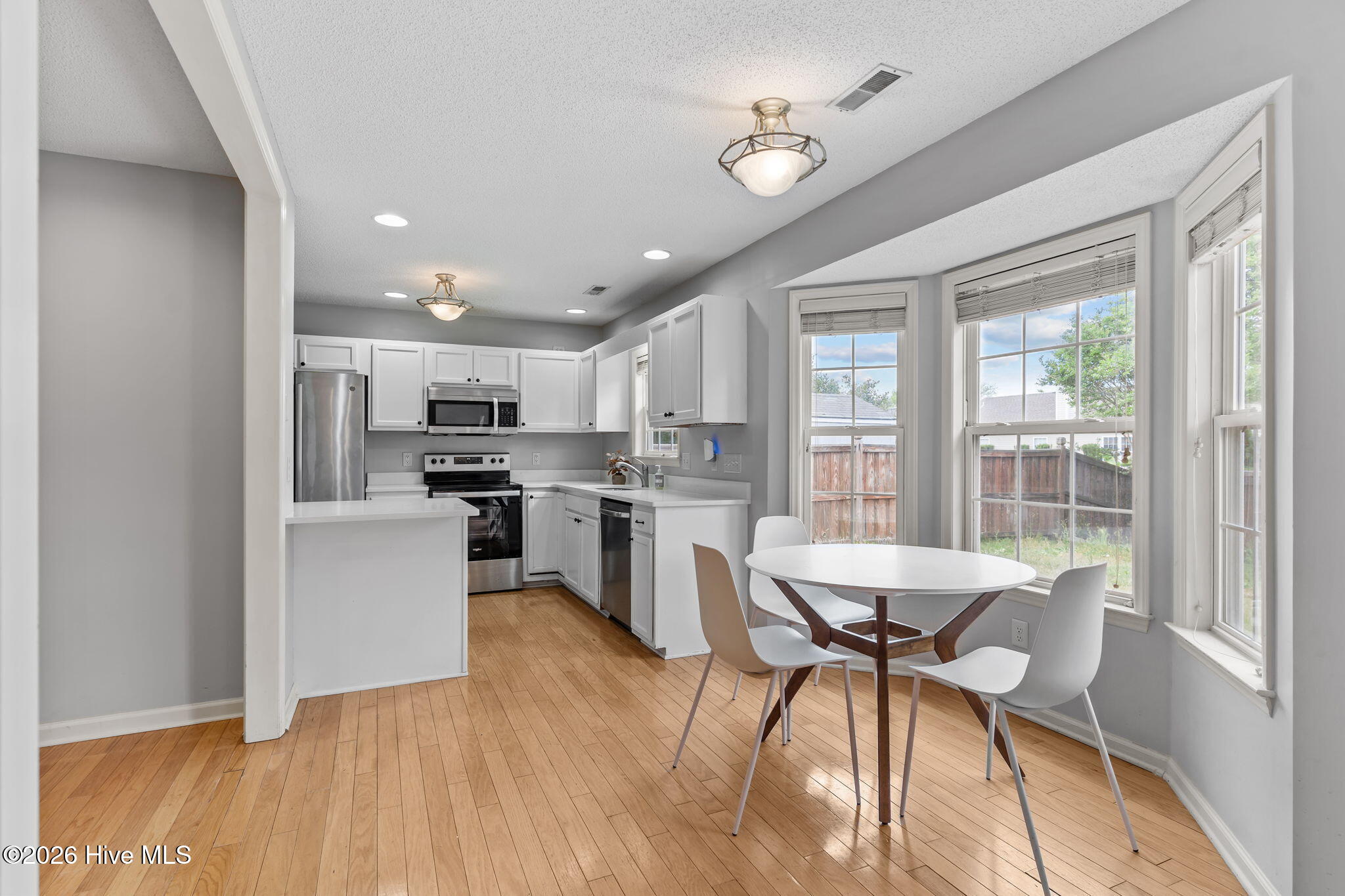 100569339 | Photo 25