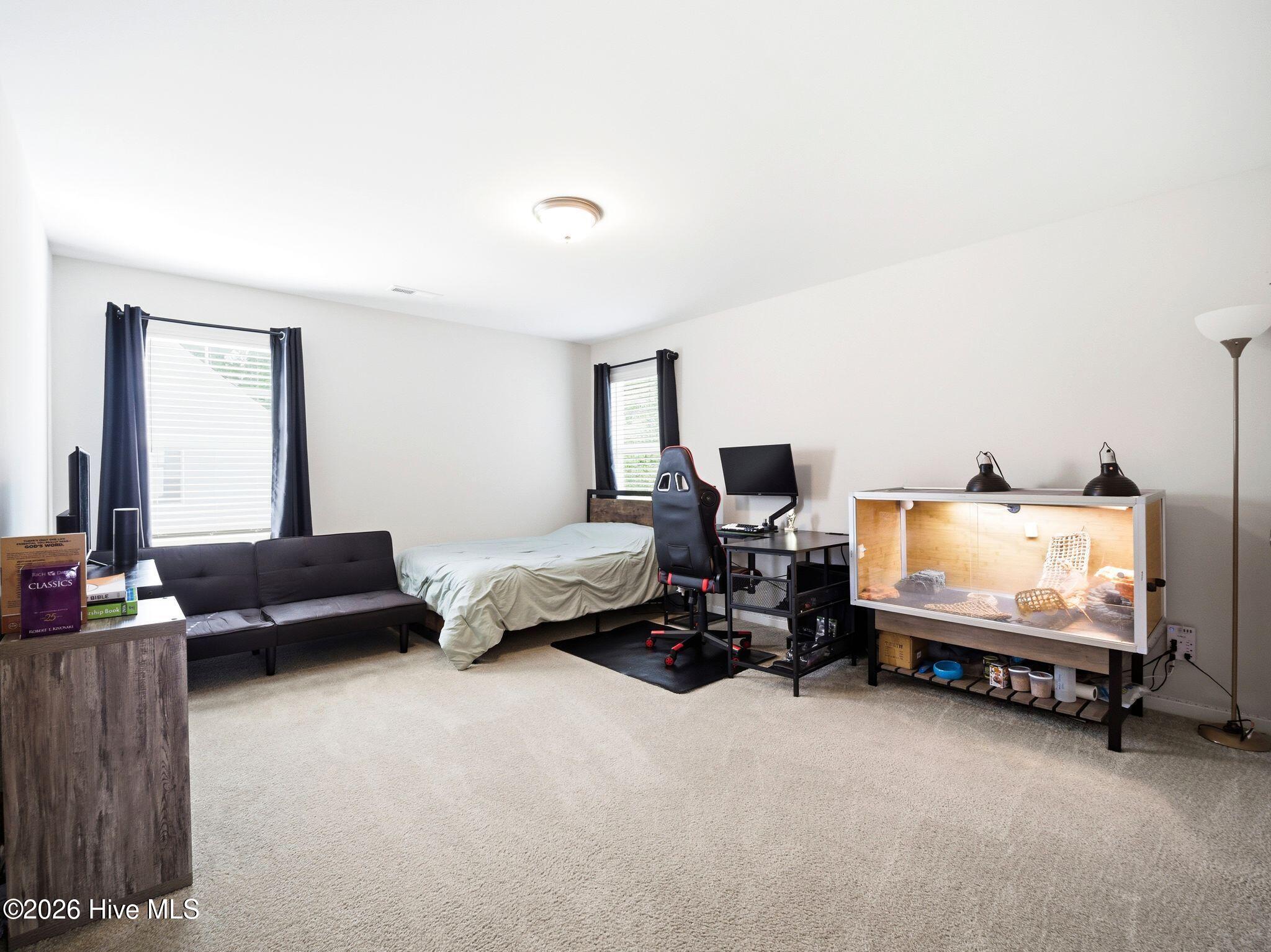 100569792 | Photo 44