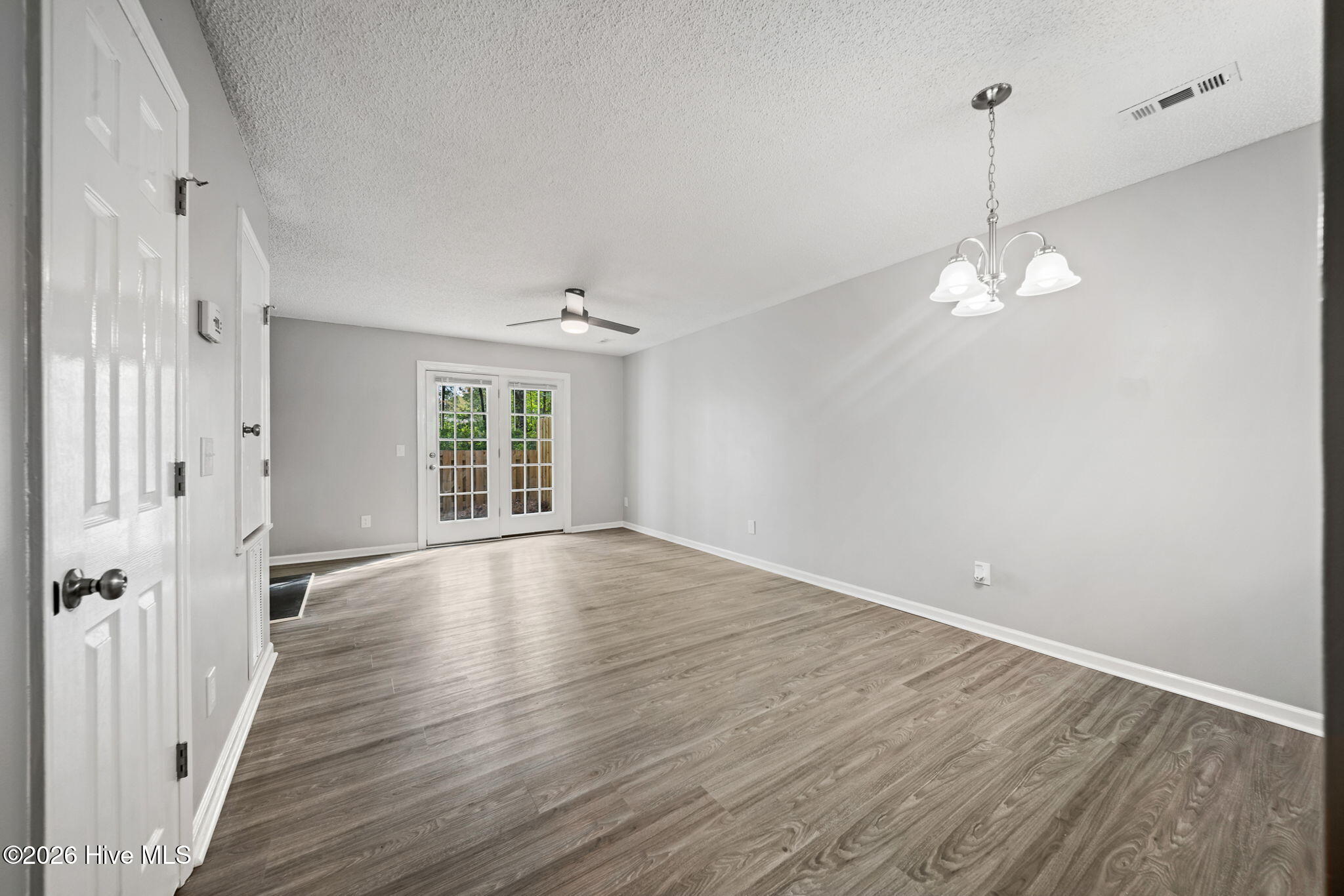 100565173 | Photo 22