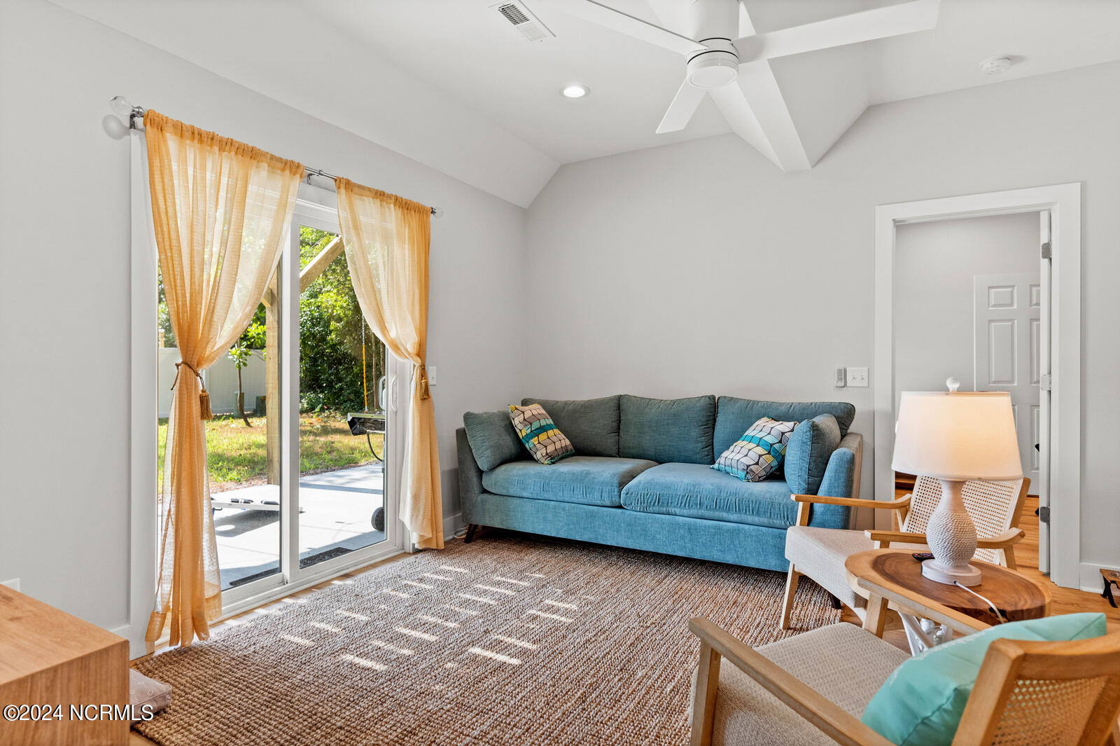 100565543 | Photo 22