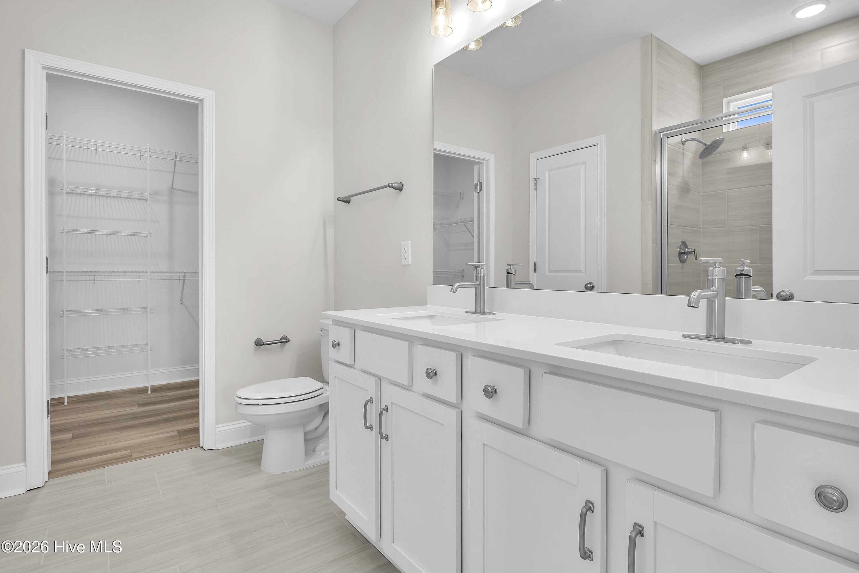 100552787 | Photo 32