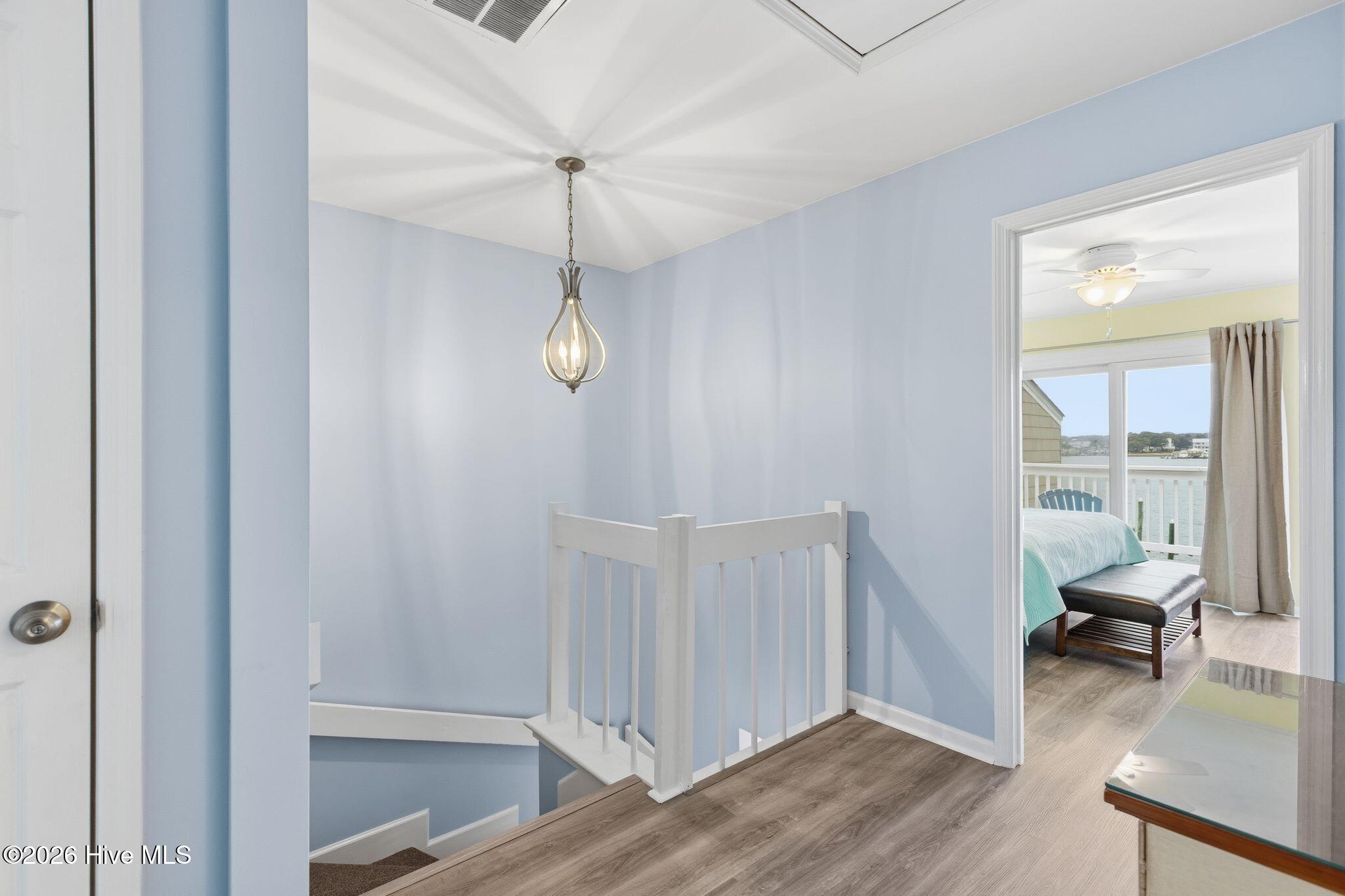 100553175 | Photo 30