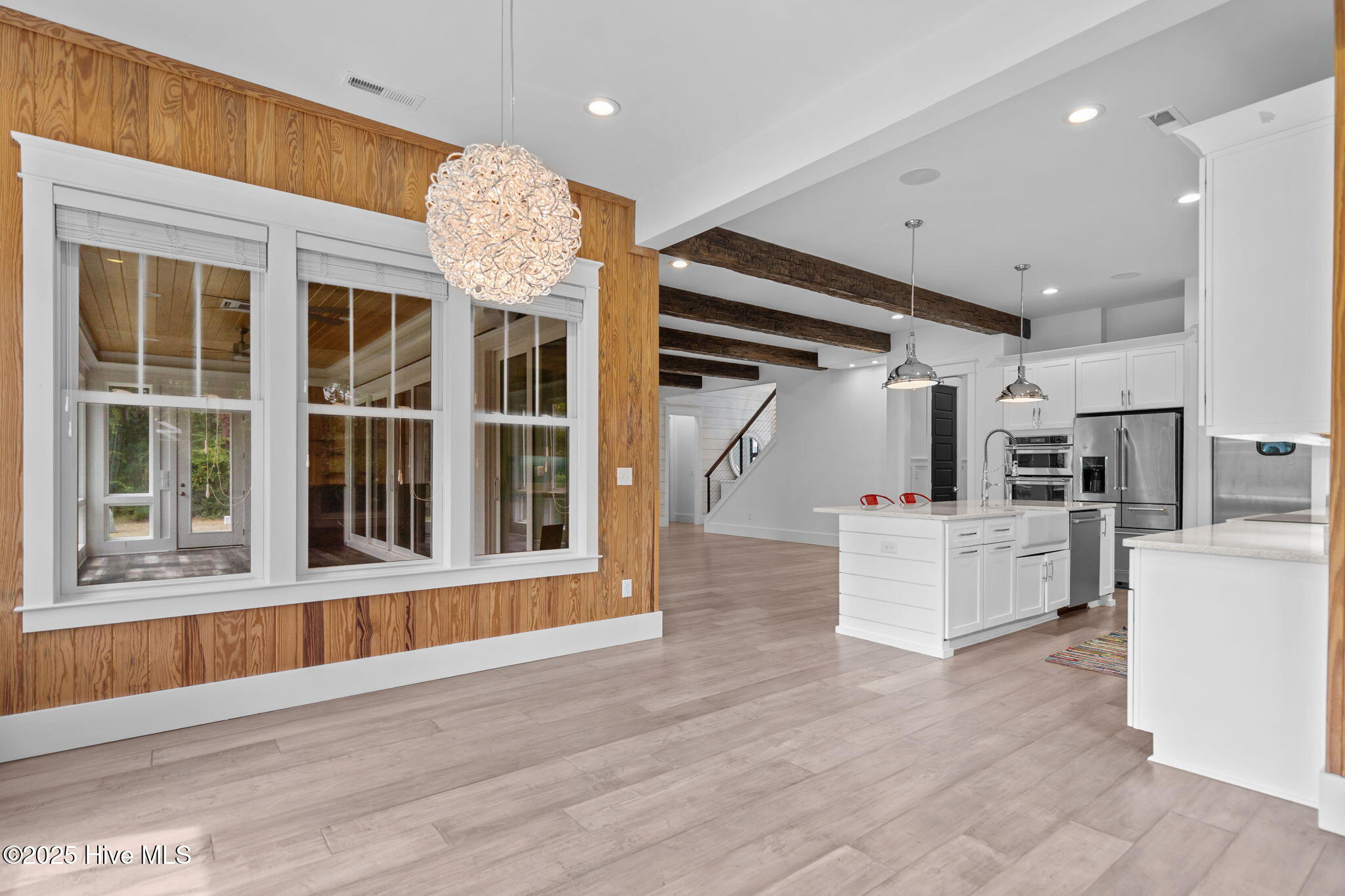 100532333 | Photo 26