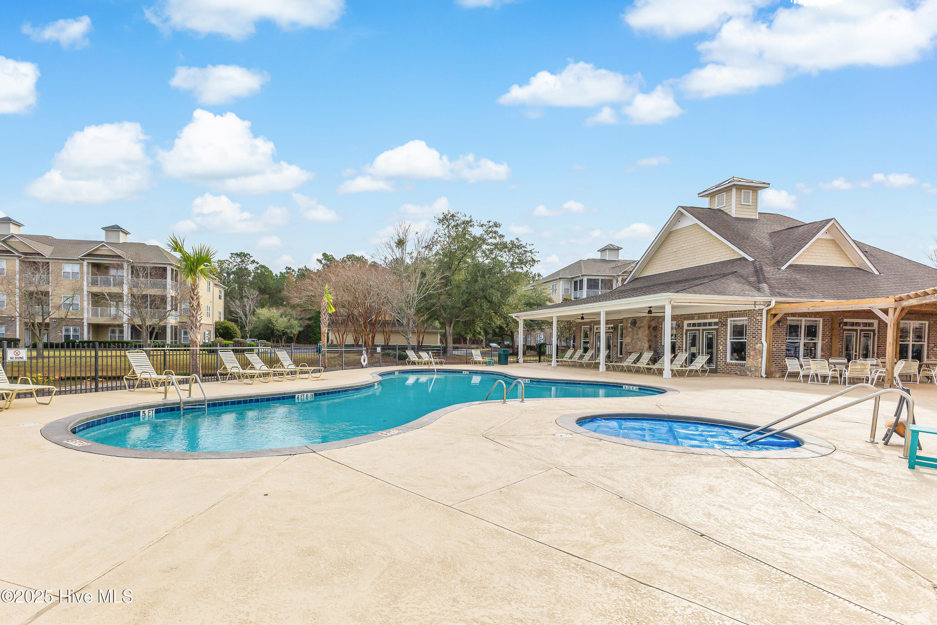 100484696 | Photo 38