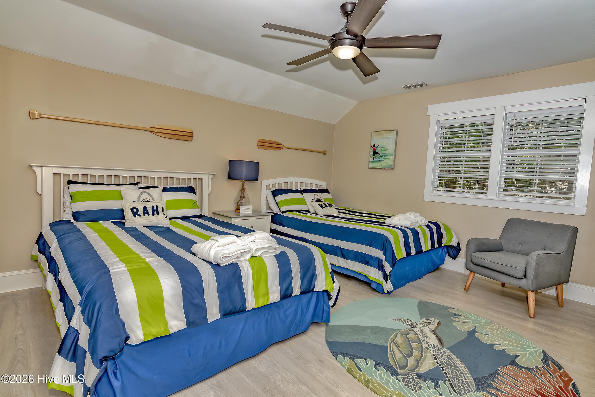 100557285 | Photo 35