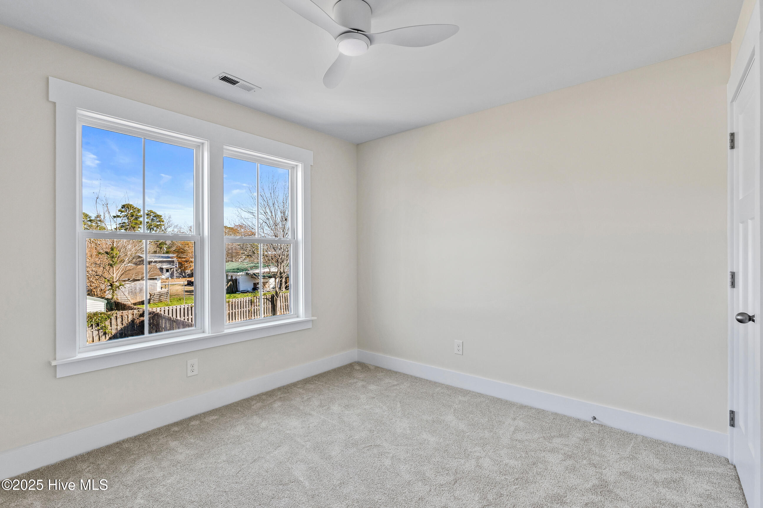 100546129 | Photo 23