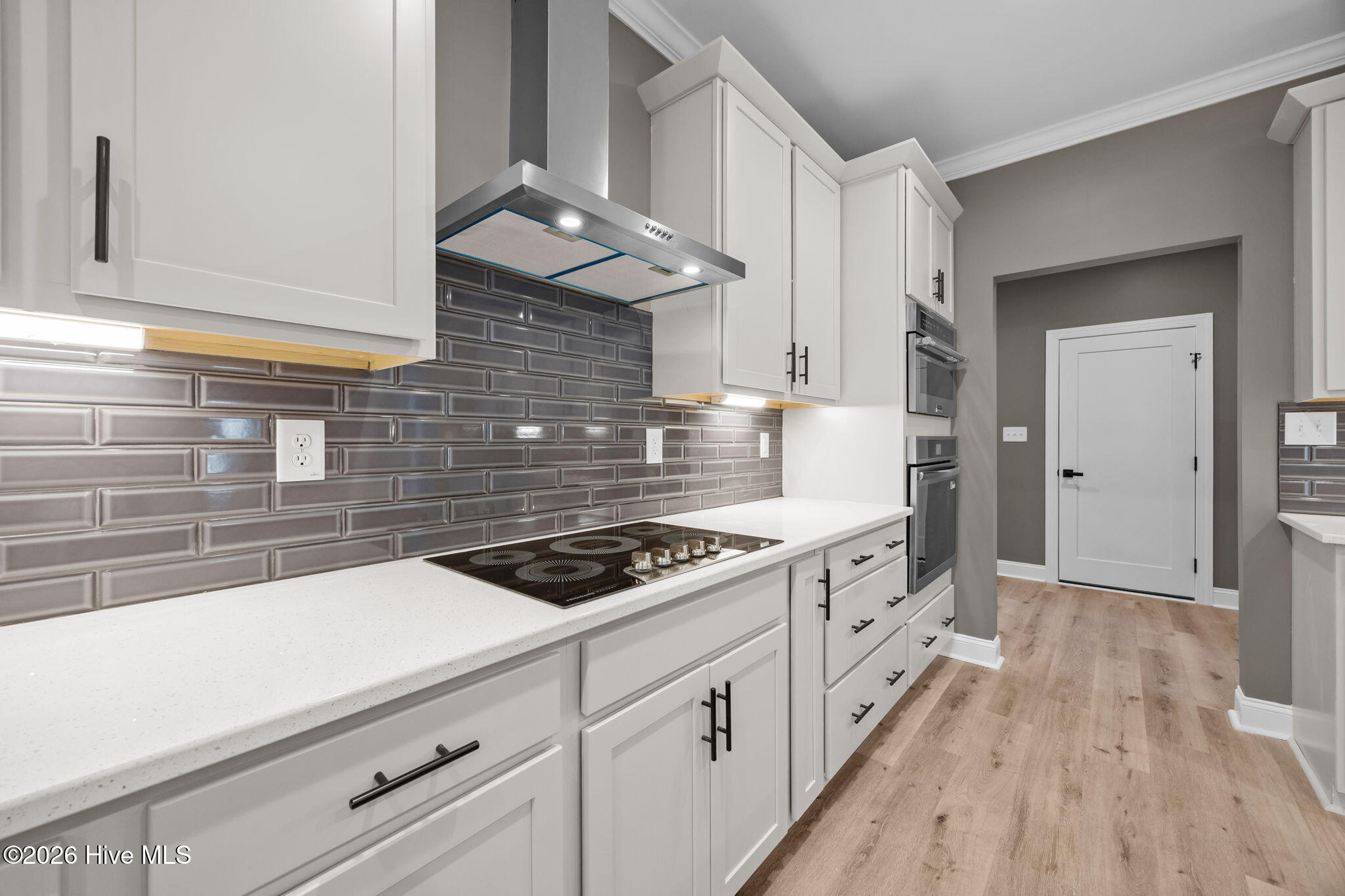 100569181 | Photo 12