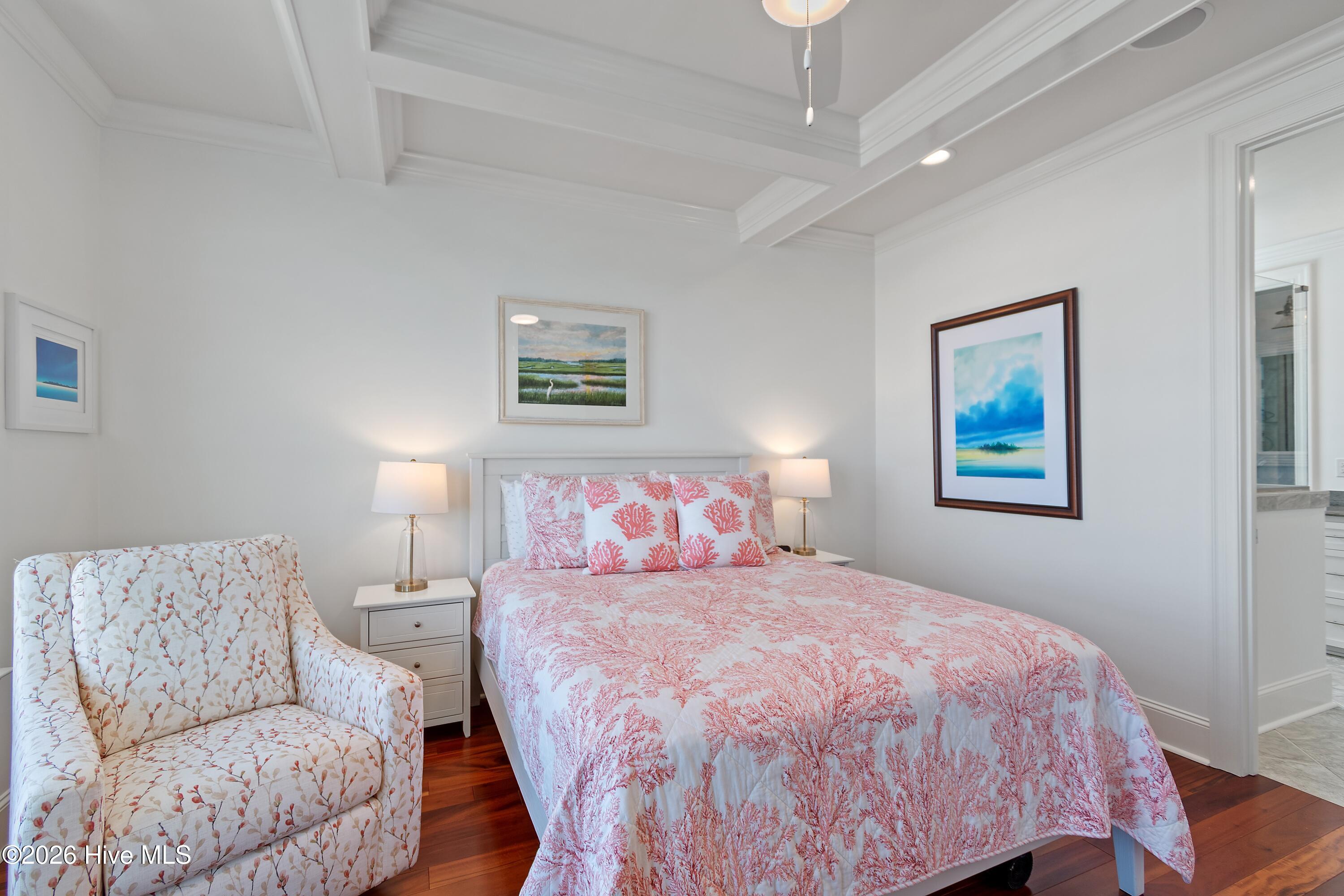 100562772 | Photo 50