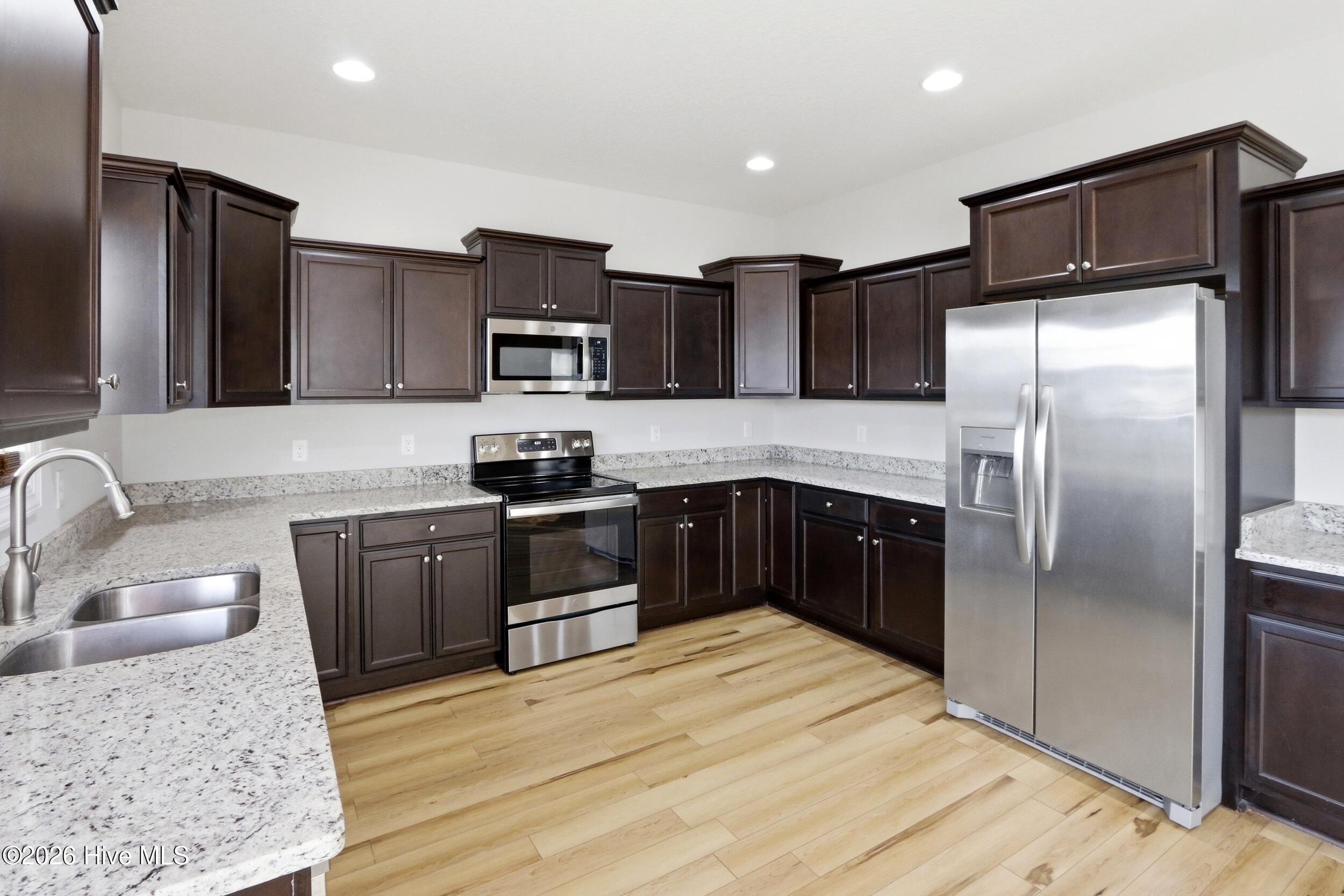 100569035 | Photo 10