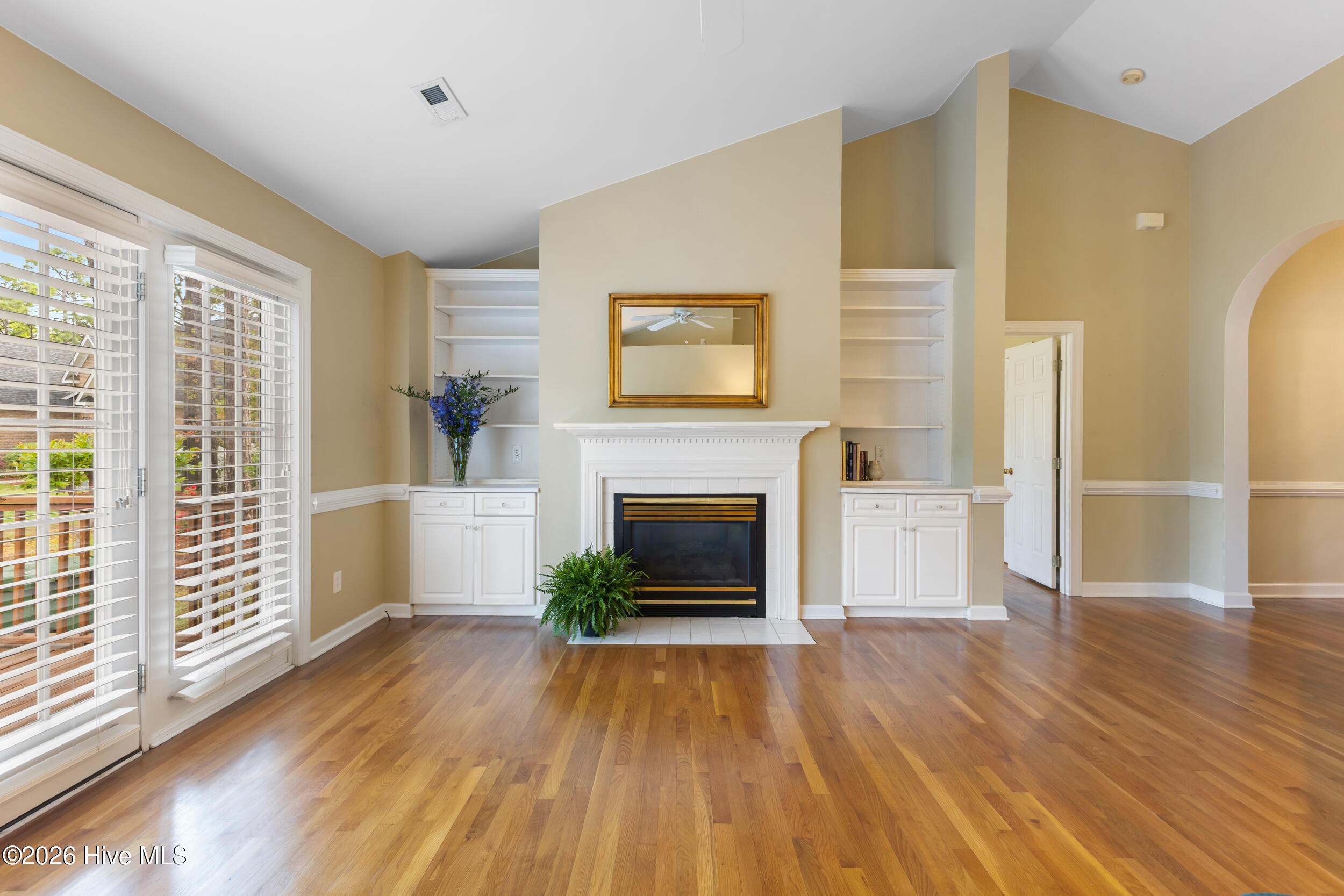 100566645 | Photo 10