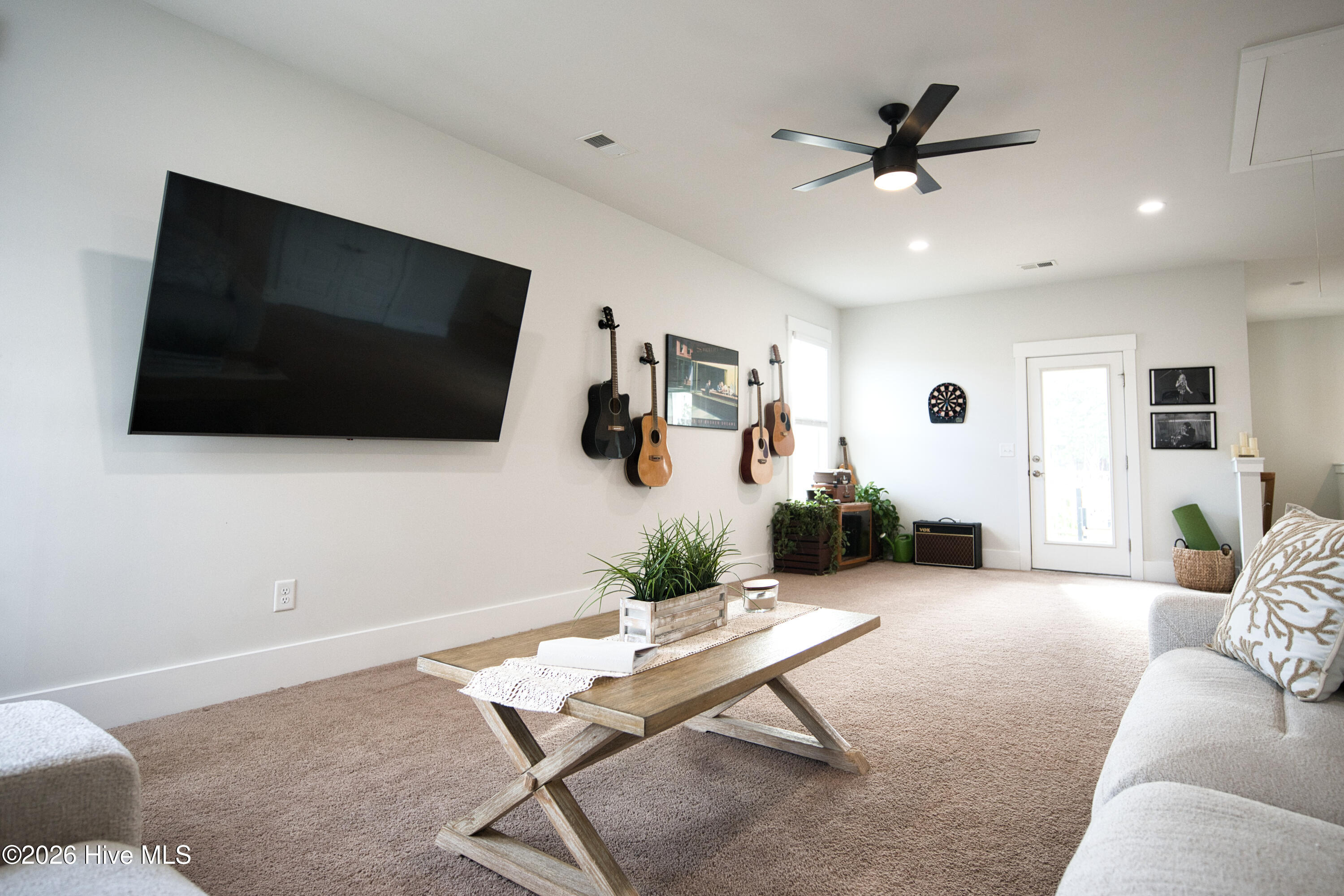 100551337 | Photo 46