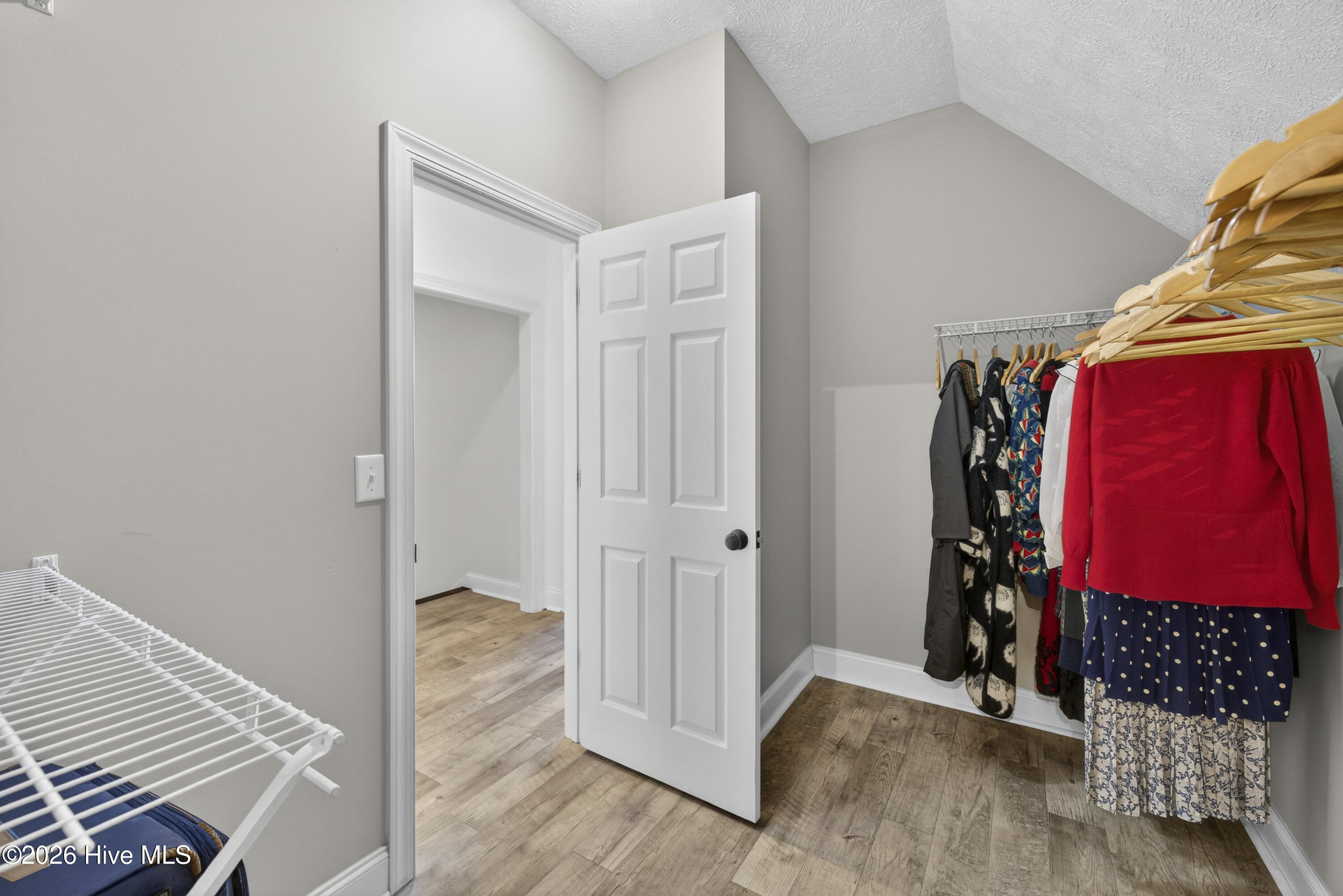 100557060 | Photo 47