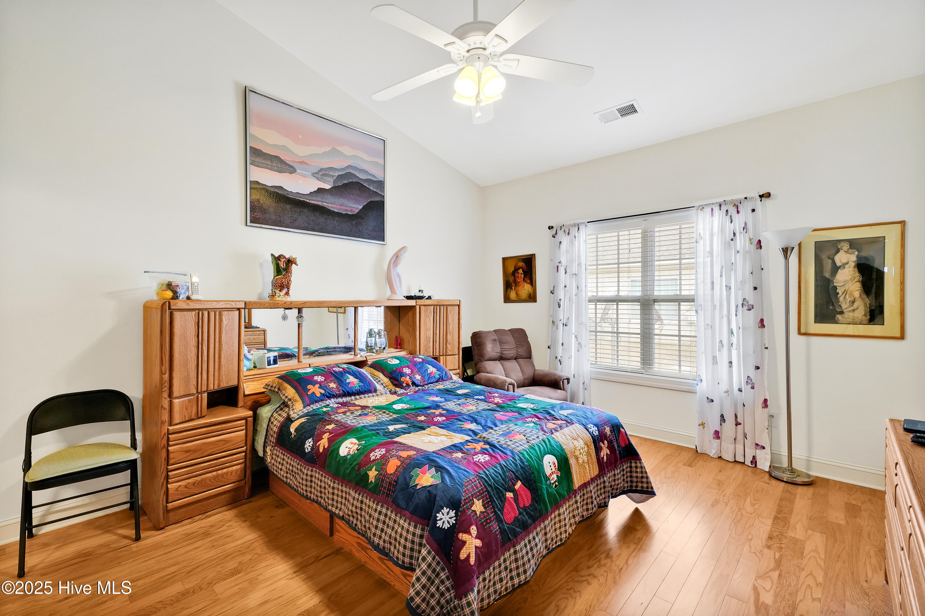 100564897 | Photo 22