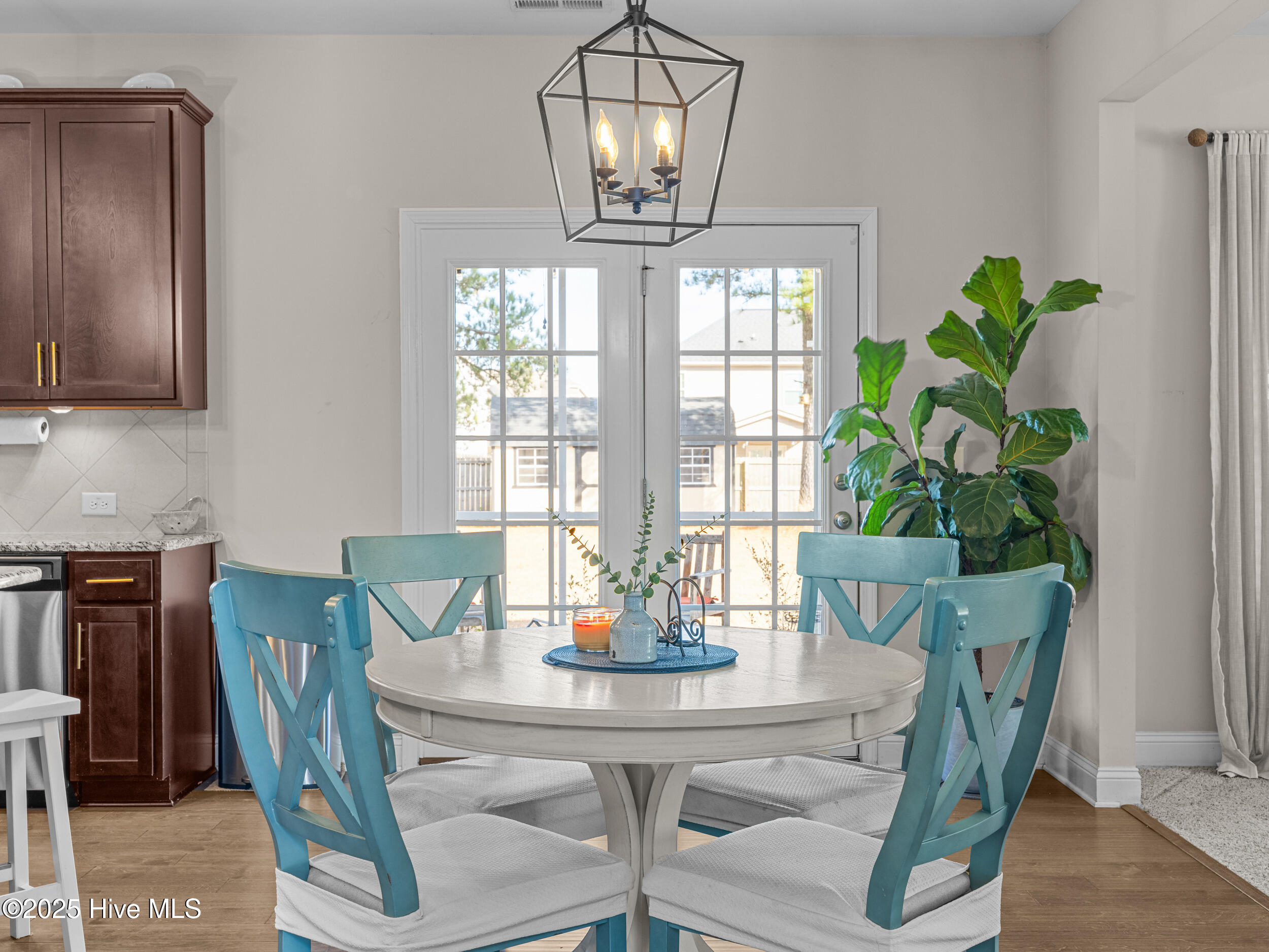 100545070 | Photo 11