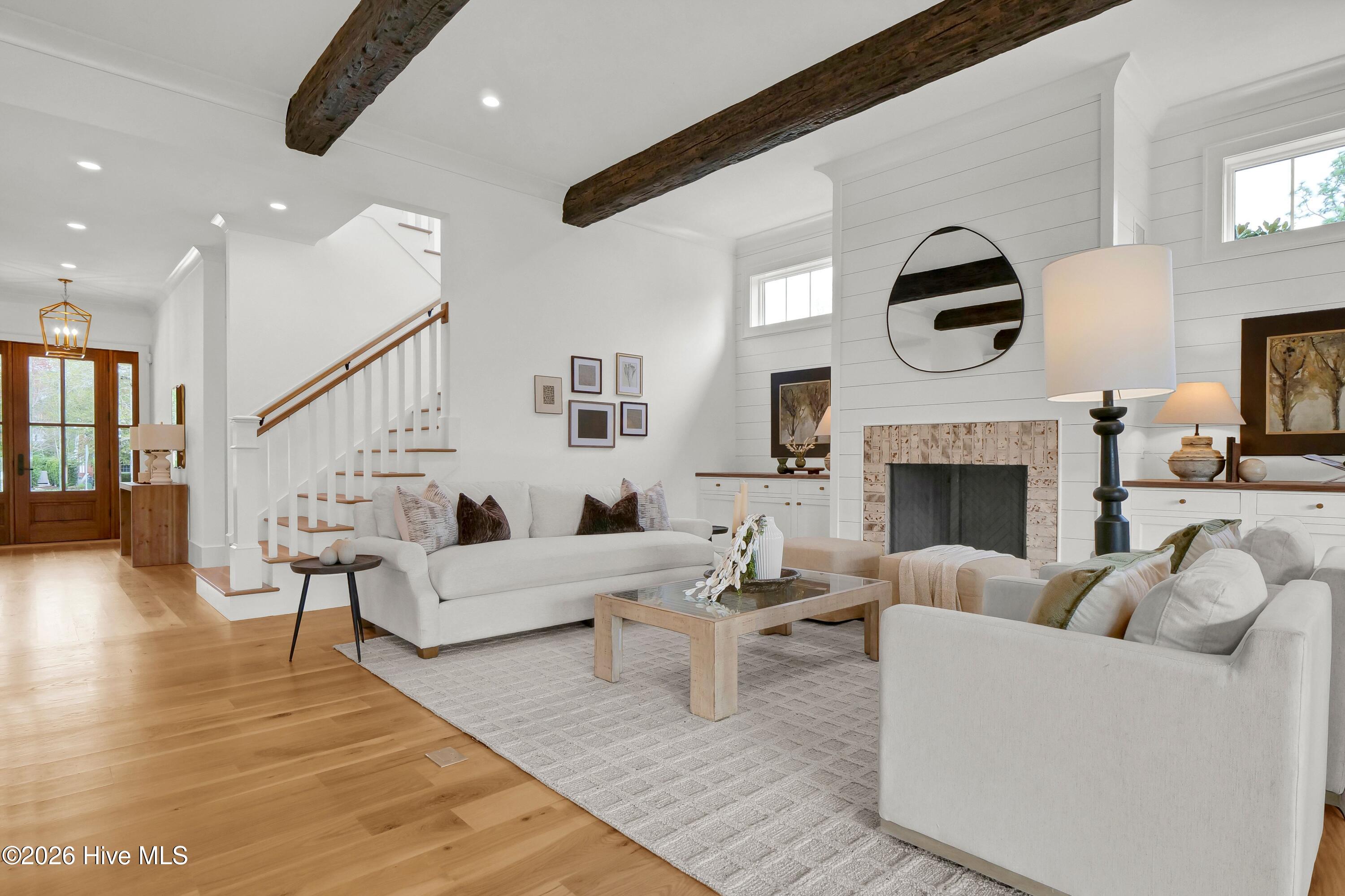 100553648 | Photo 10