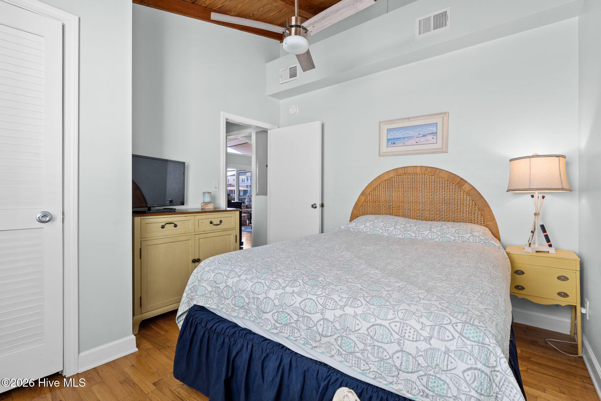 100549664 | Photo 12