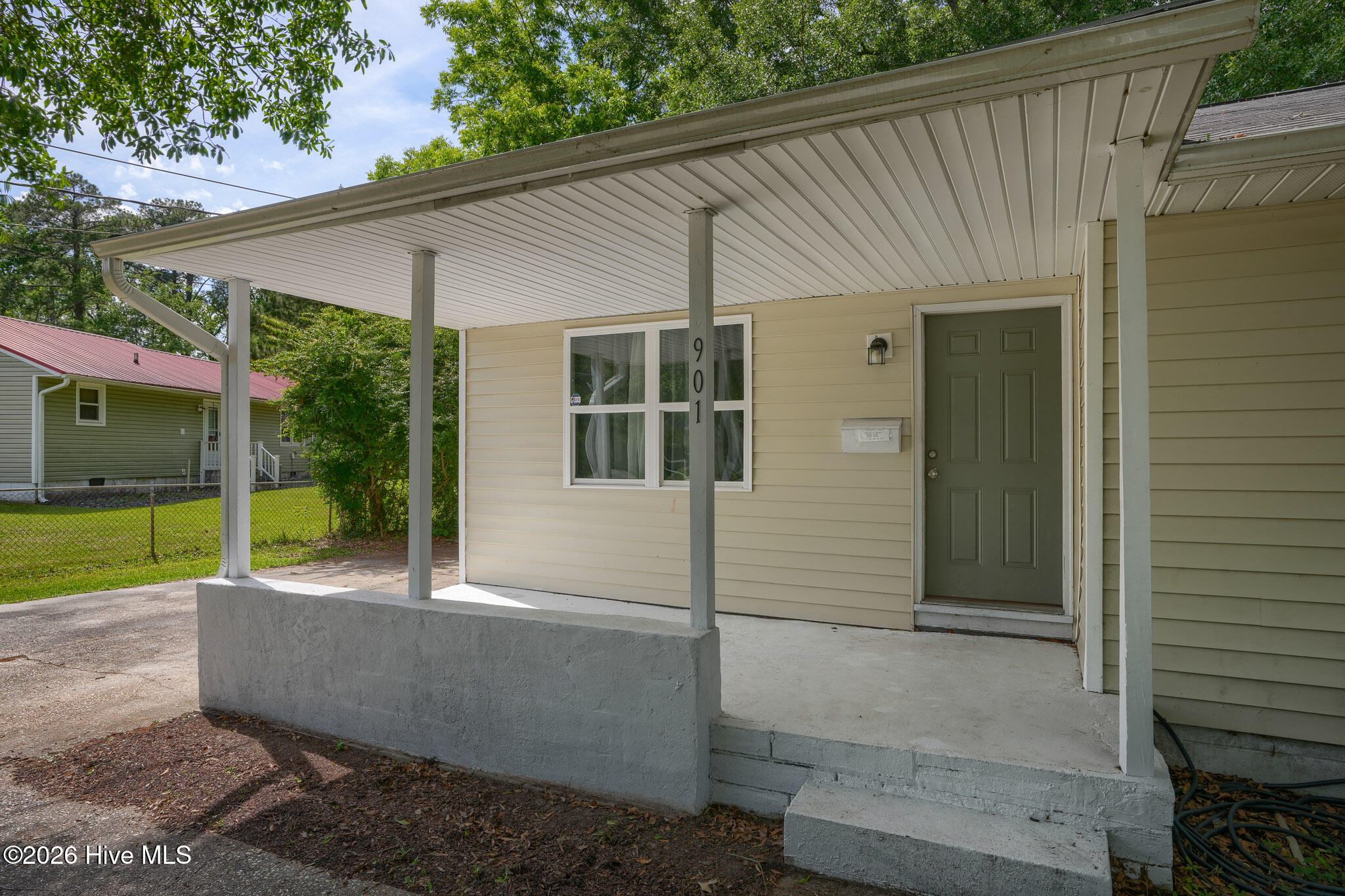 100572972 | Photo 4