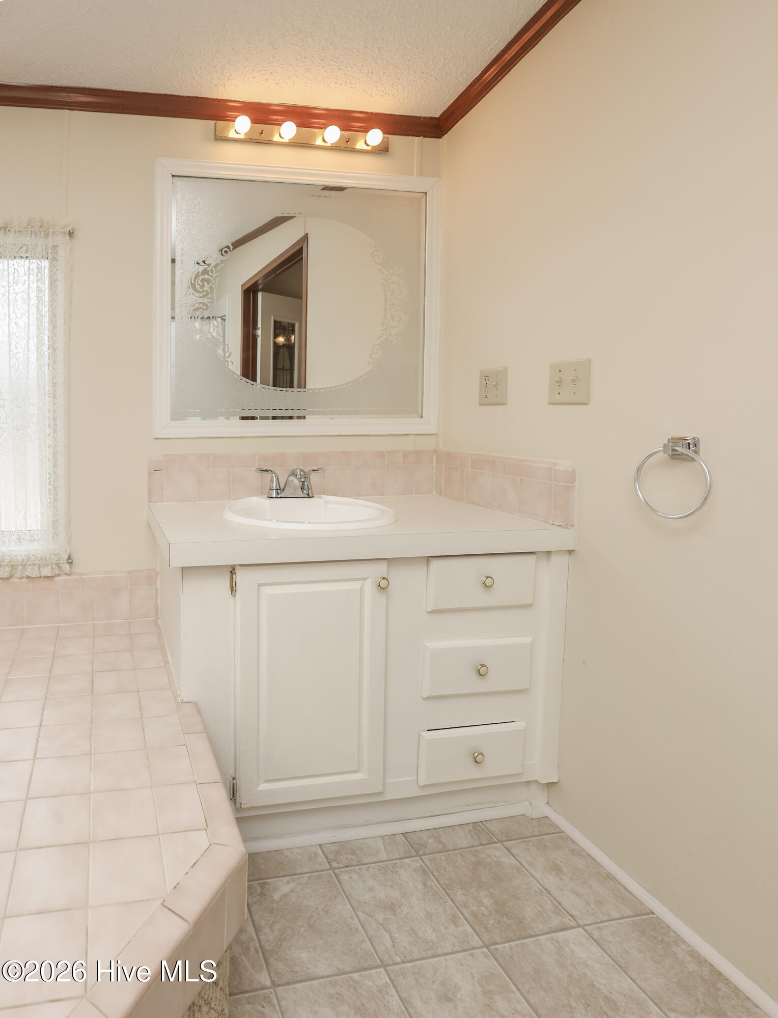 100548874 | Photo 36